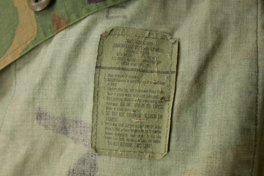 Vintage 1992 Military Woodland Camo Button Up Combat Jacket Size Medium Regular