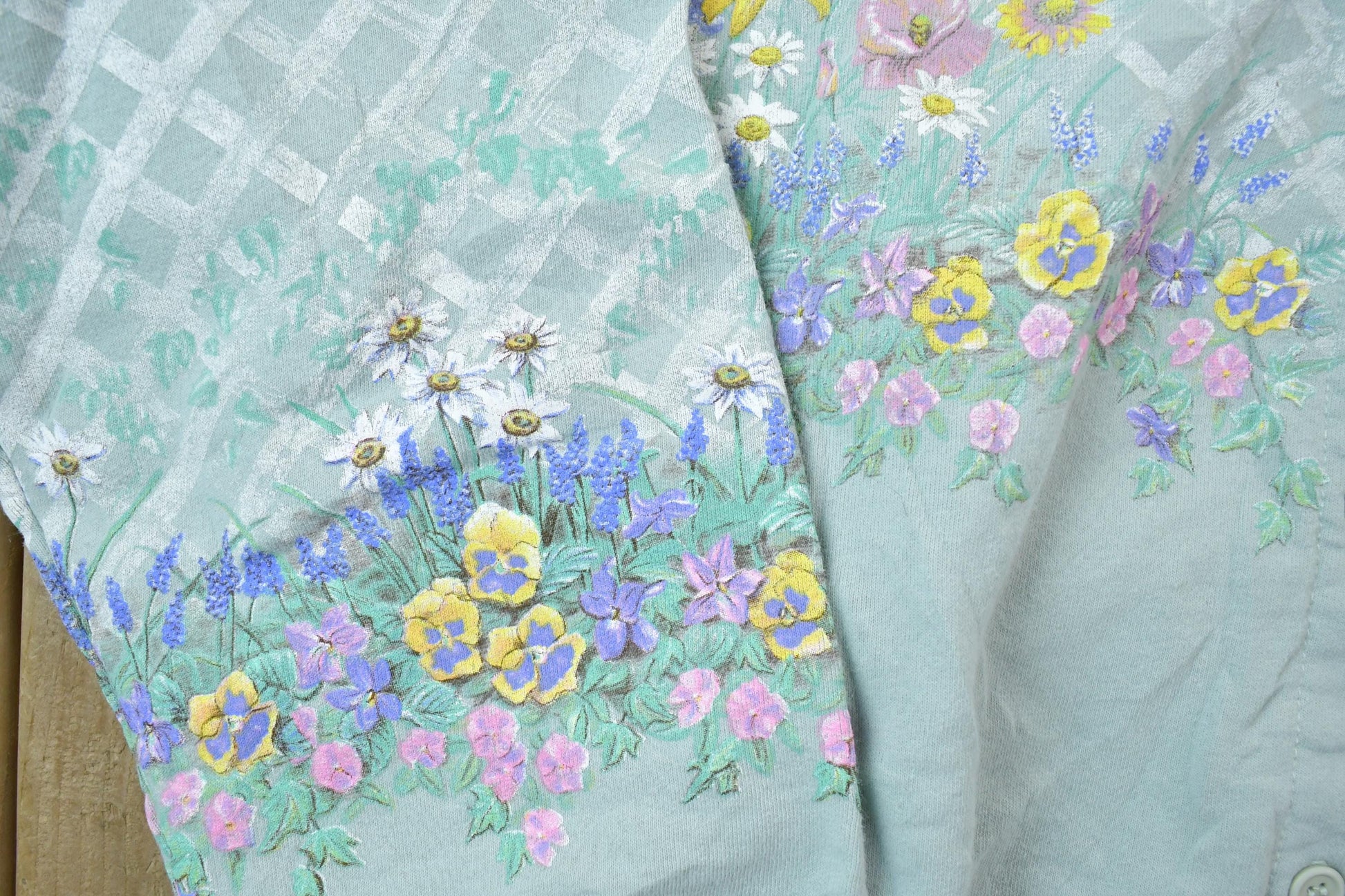 Vintage 1990s Artisans The Art Of Apparel Floral Theme Full Button Down Crewneck / Souvenir / Vintage Sweatshirt / Outdoorsman