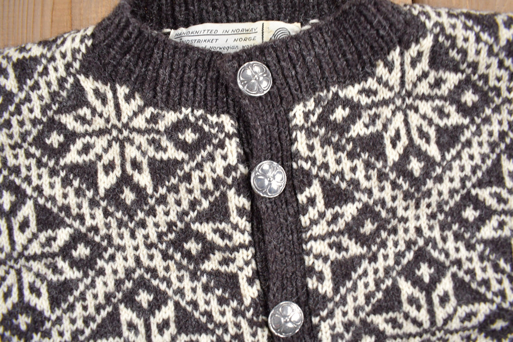 Vintage 1980s 100% Wool Winter Theme Knit Sweater