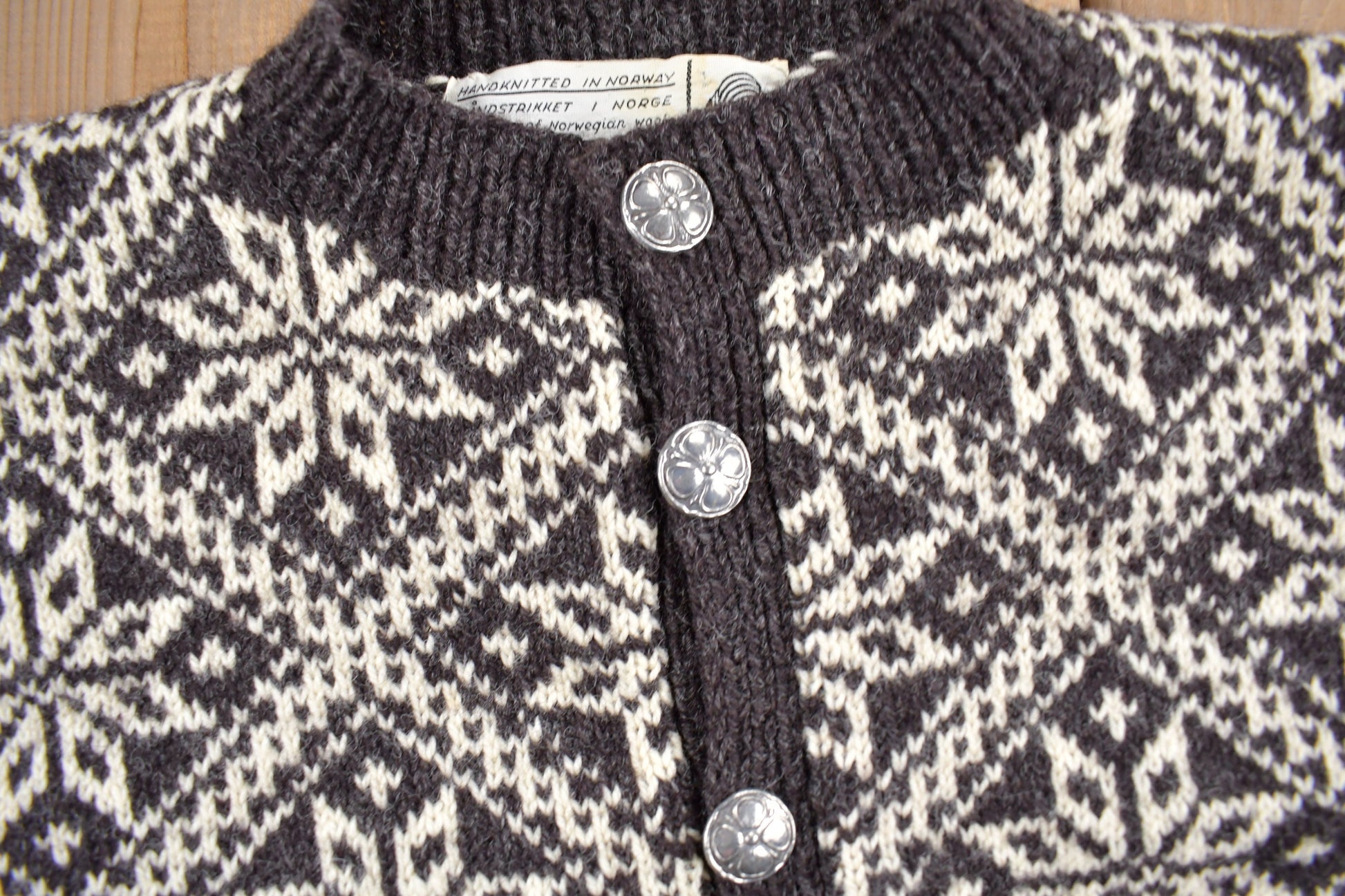 Vintage 1980s 100% Wool Winter Theme Knit Sweater