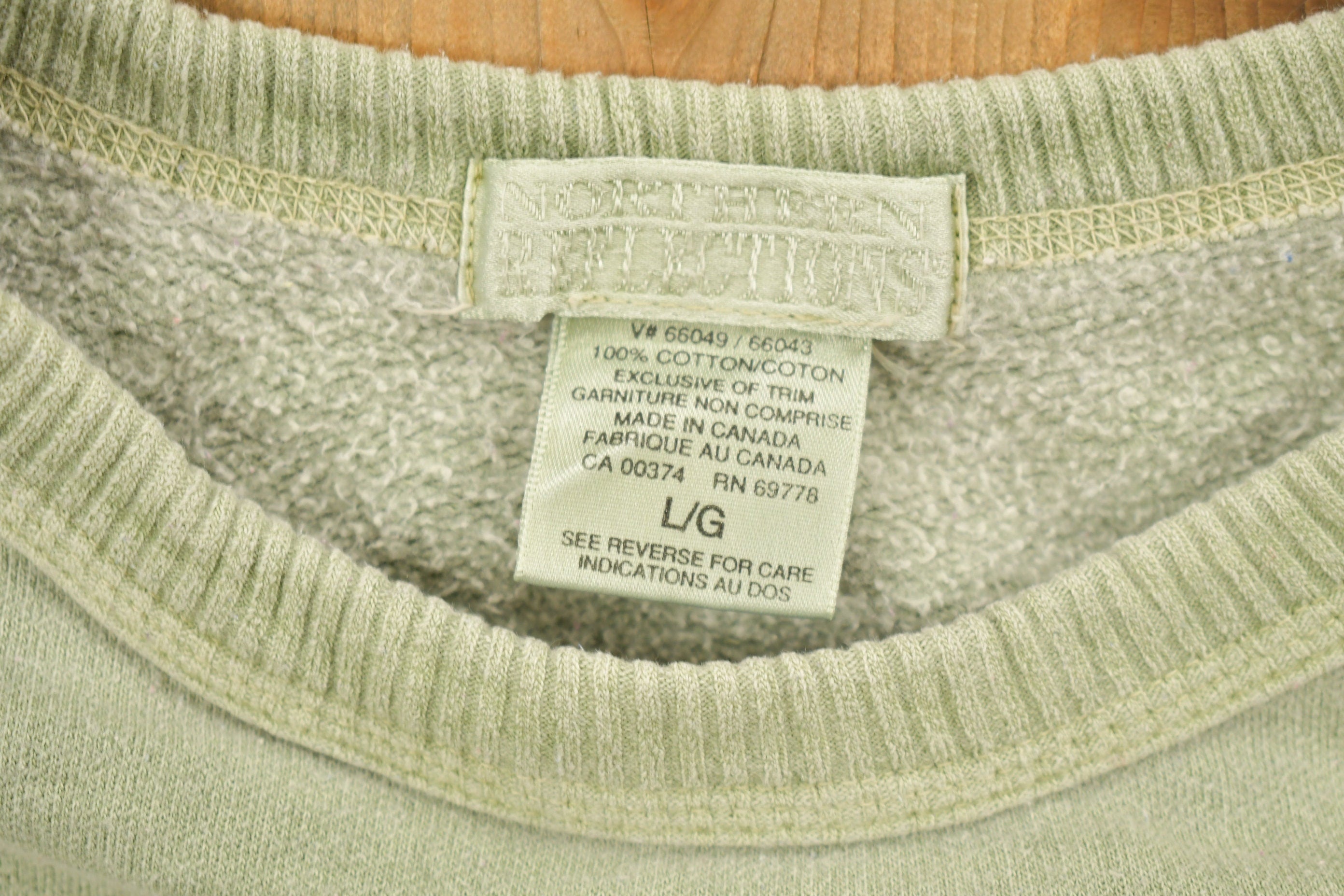 Vintage 1990s Embroidered USA Sweatshirt