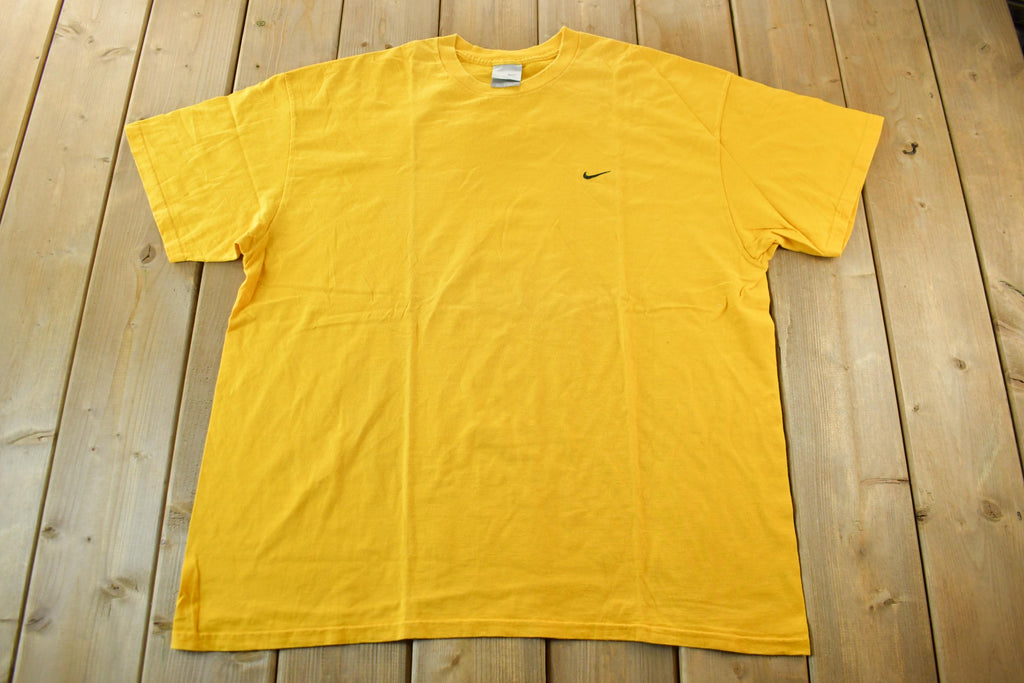 Vintage 2000s Nike Embroidered Swoosh Graphic T-Shirt