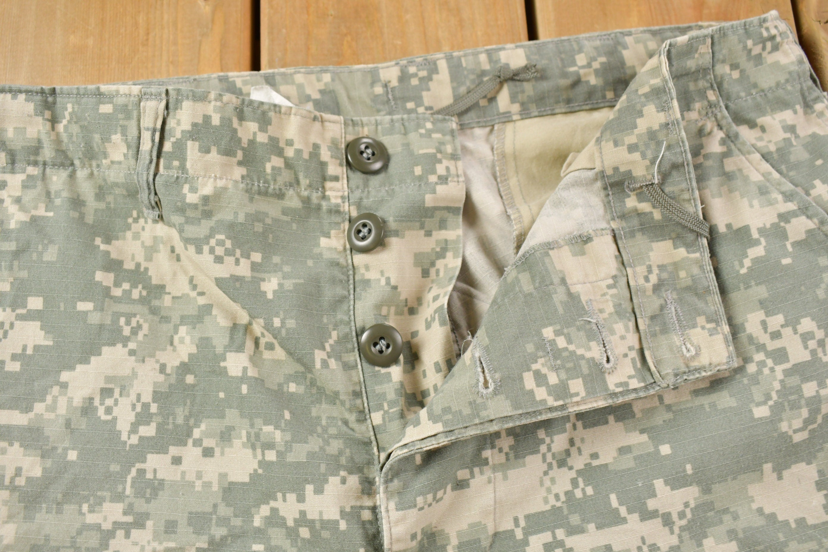 Vintage 2000 Military Digital Camouflage Cargo Pocket Pants Size 32 x 28