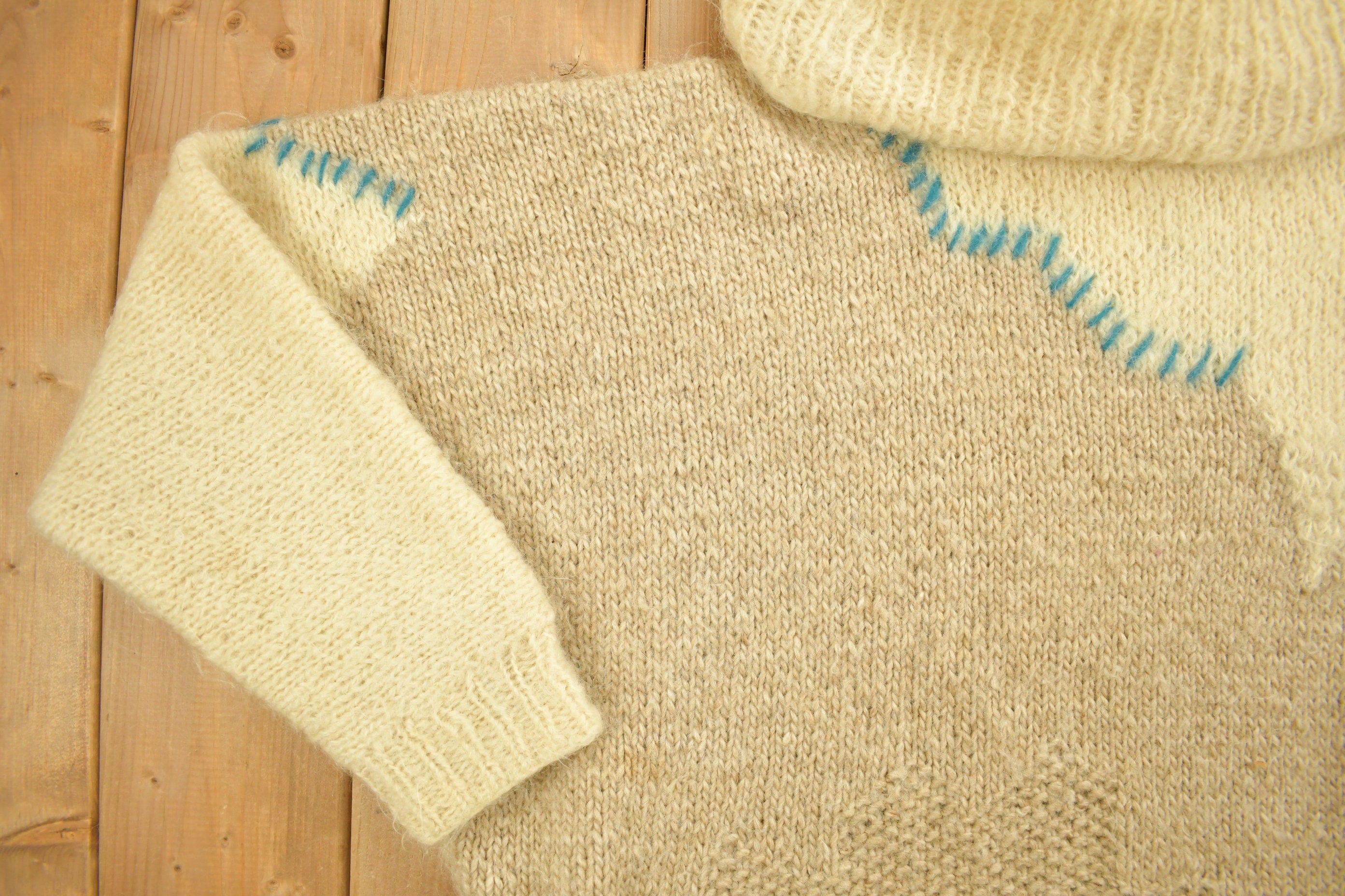 Vintage 1990s Knitwear Wool 3D Cable Knit Sweater / Chunky Knit / Winter Theme / Winter Sweater / Hand Loomed / Embroidered / Mock Neck
