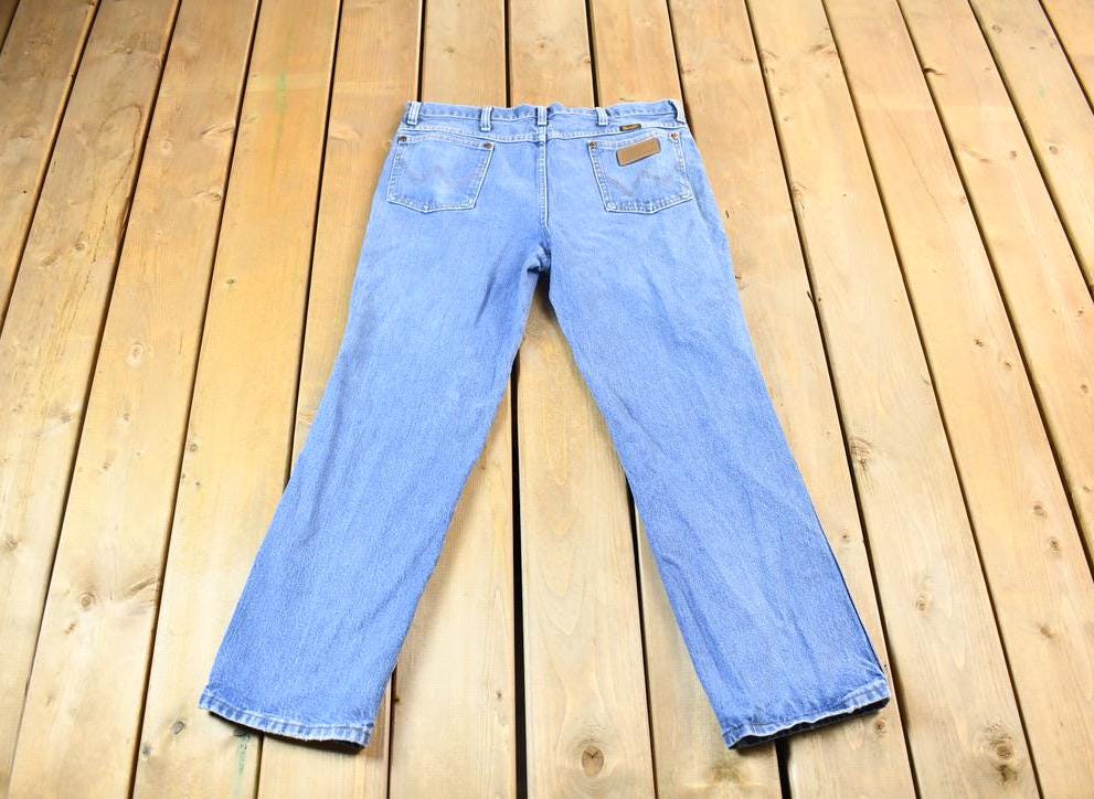 Vintage 2000's Relaxed Fit Wrangler Blue Jeans 34 x 27