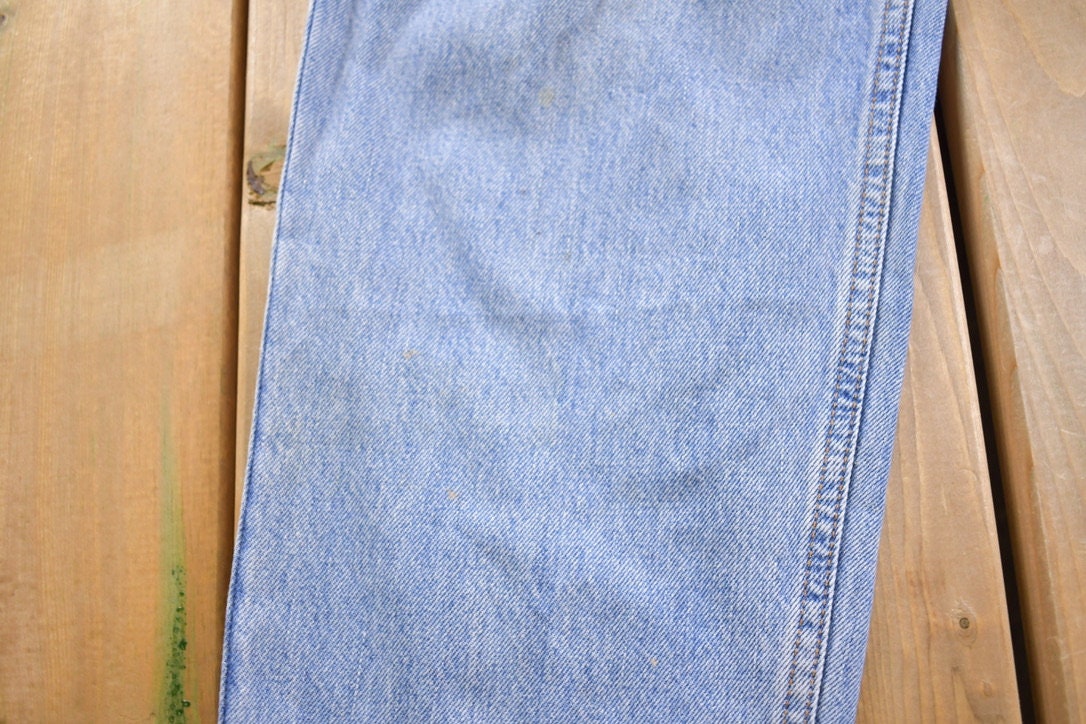 Vintage 1990s Levi's 550 Red Tab Jeans Size 34 x 33