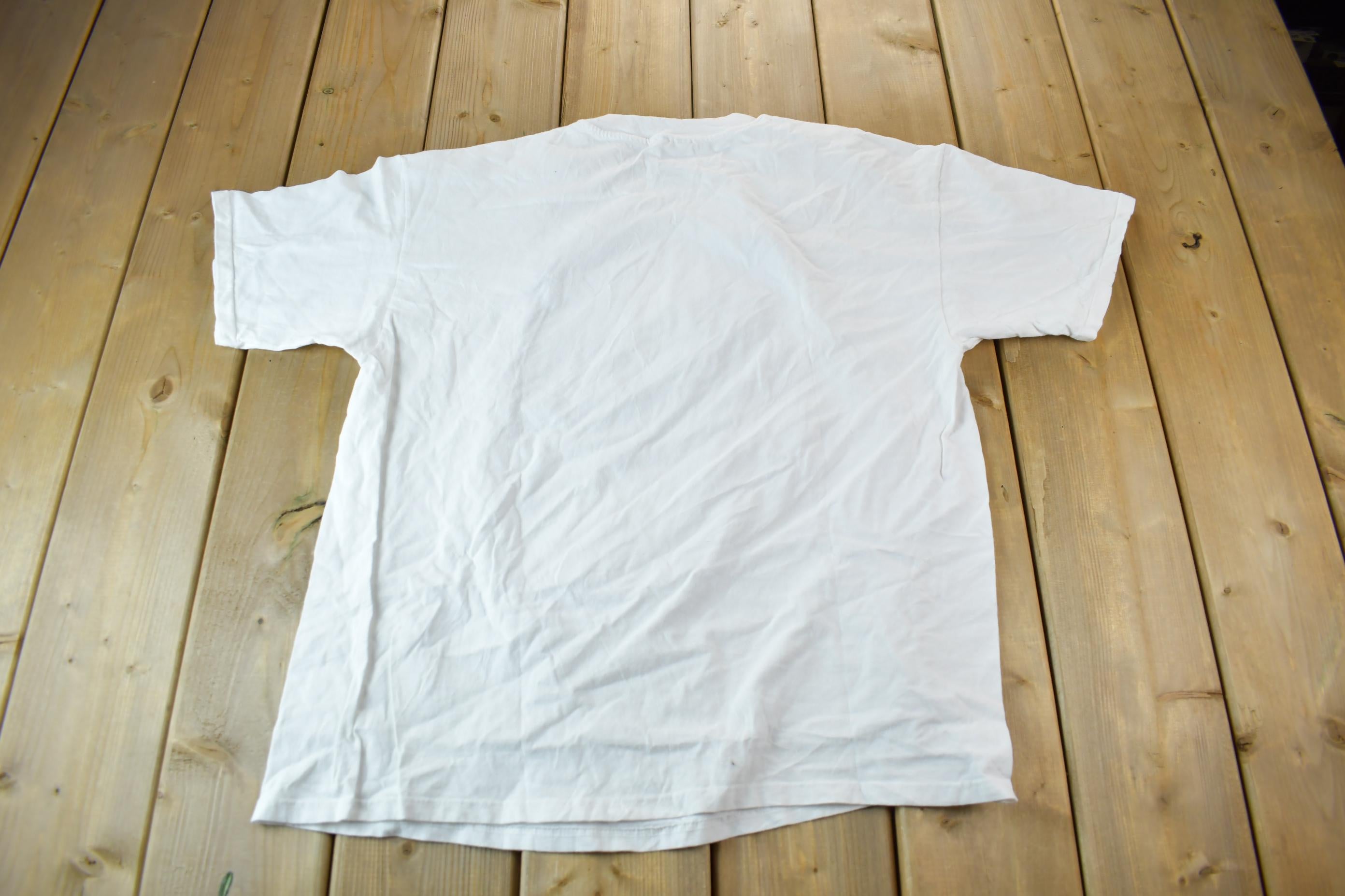 Vintage 1995 Wild Earth Wolf Theme Graphic T-Shirt