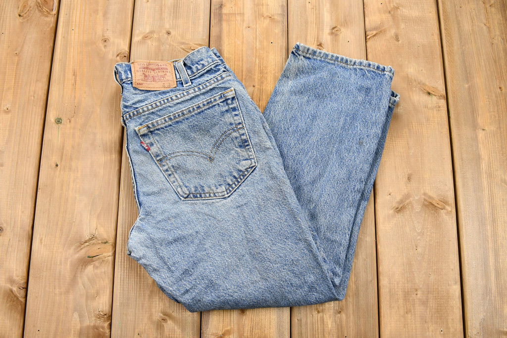 Vintage 1990s Distressed Levi's 550 Light Wash Jeans