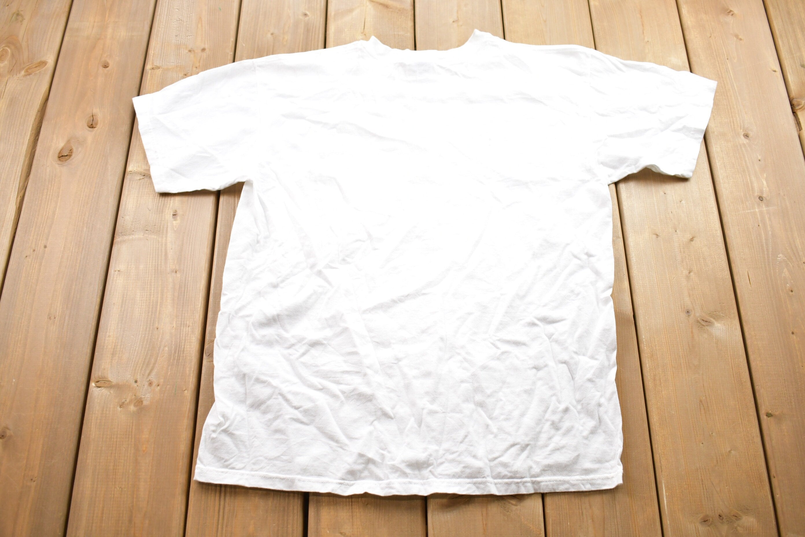 Vintage 1990s Jesus Is Awesome Graphic T-Shirt