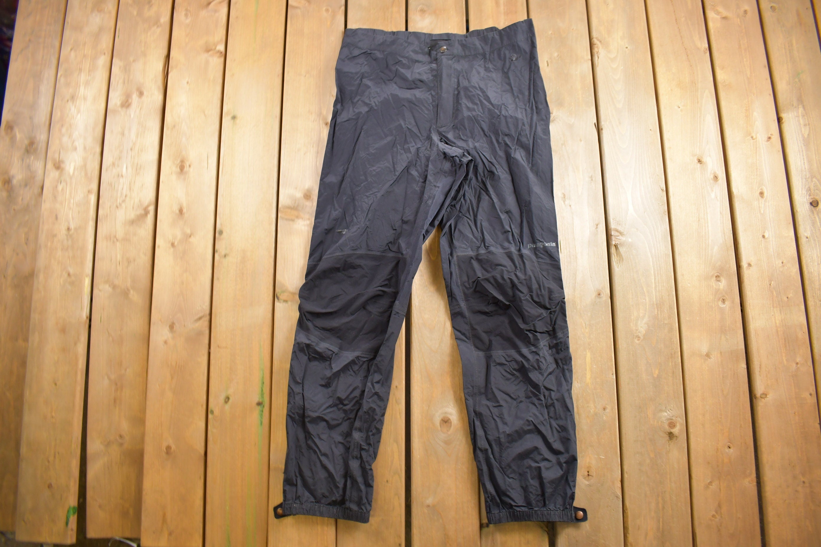 Vintage 1990s Patagonia Black Snow Pants Size 34 x 30 / Hard Shell / American Vintage / Streetwear / Tech Wear