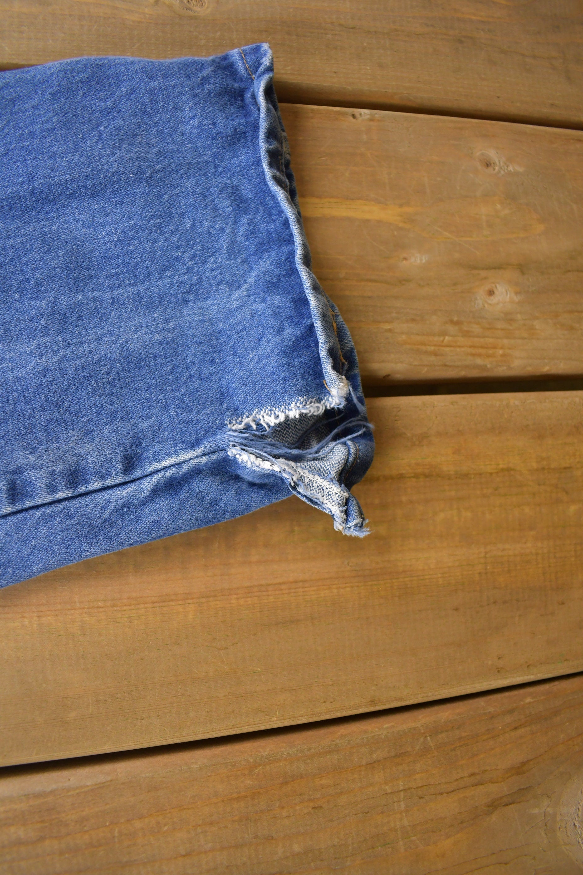 Vintage 1990s Wrangler Blue Denim Distressed Jeans Size 32 x 30