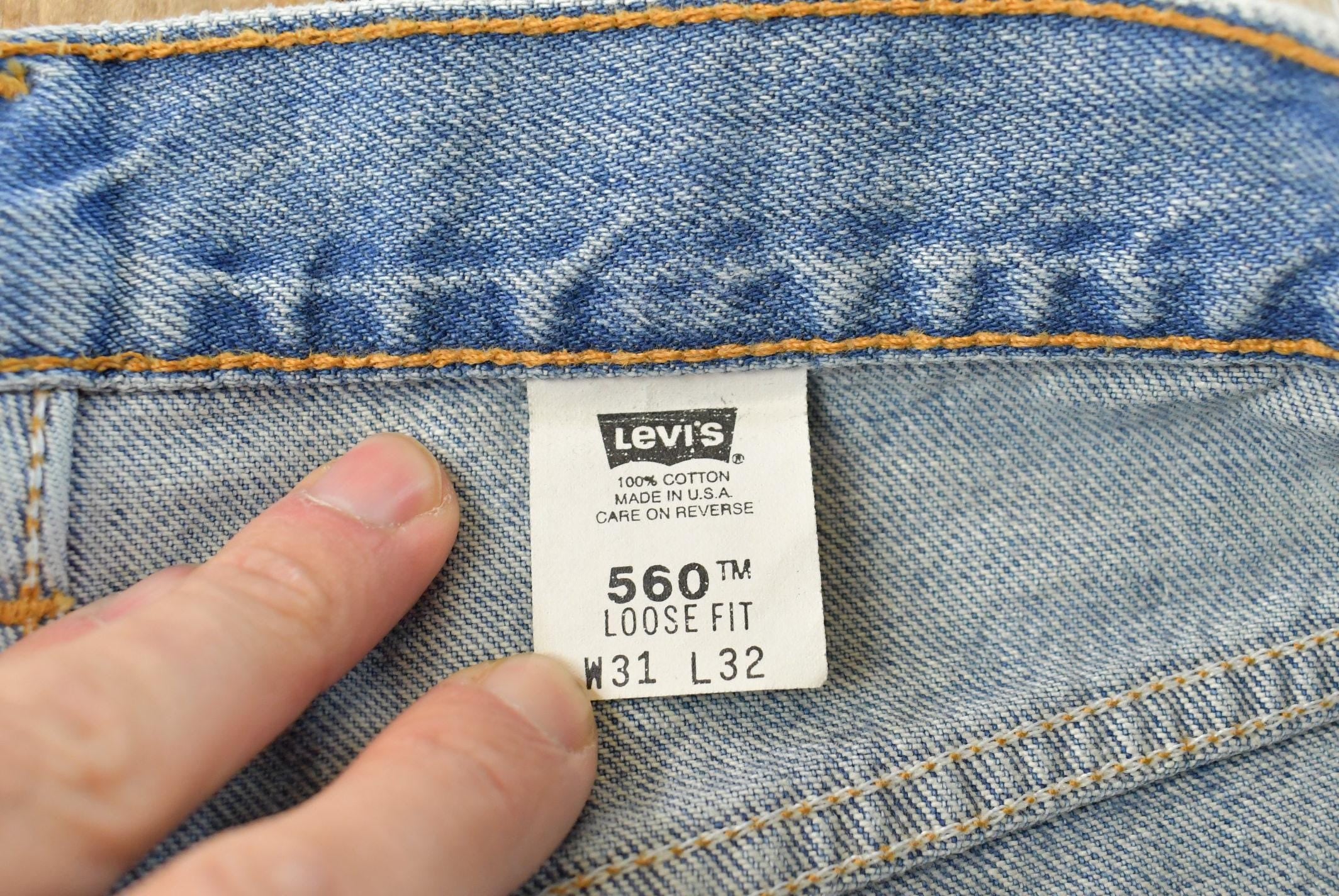 Vintage 1990s Levi's 560 Loose Fit Denim Blue Jeans Size 30 x 32 / 90s Levi's / Distressed Sun Faded Jeans / Made in USA / Streetwear