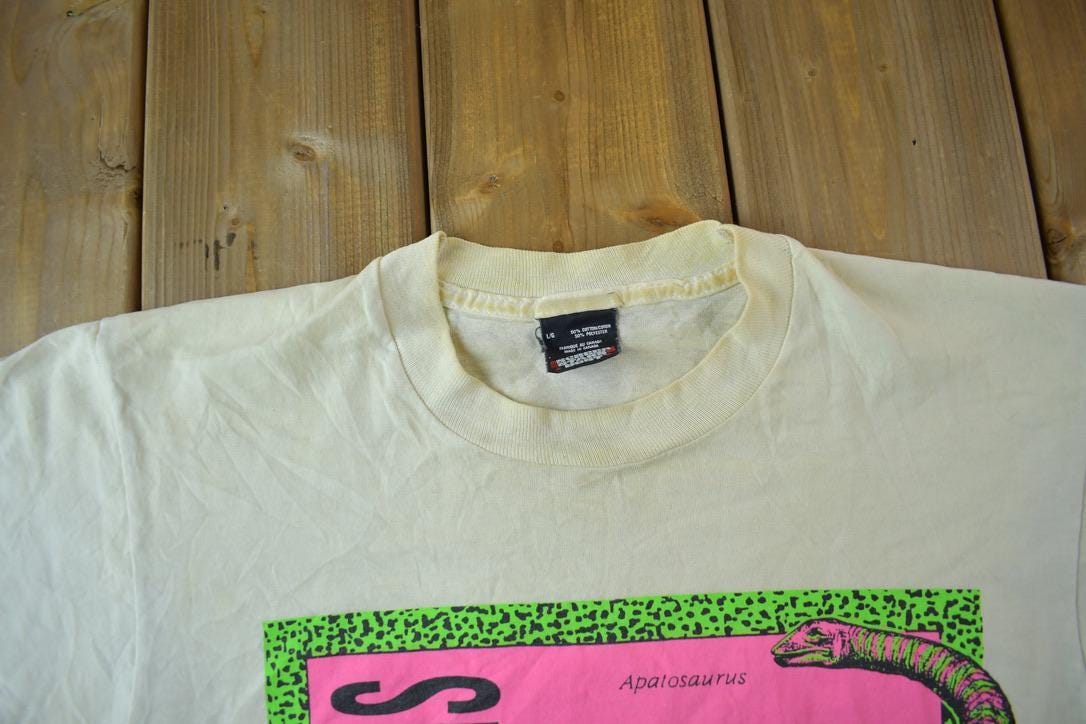 Vintage 1990 Drumheller-Canada Dinosaurs Alive And In Color Graphic T-Shirt