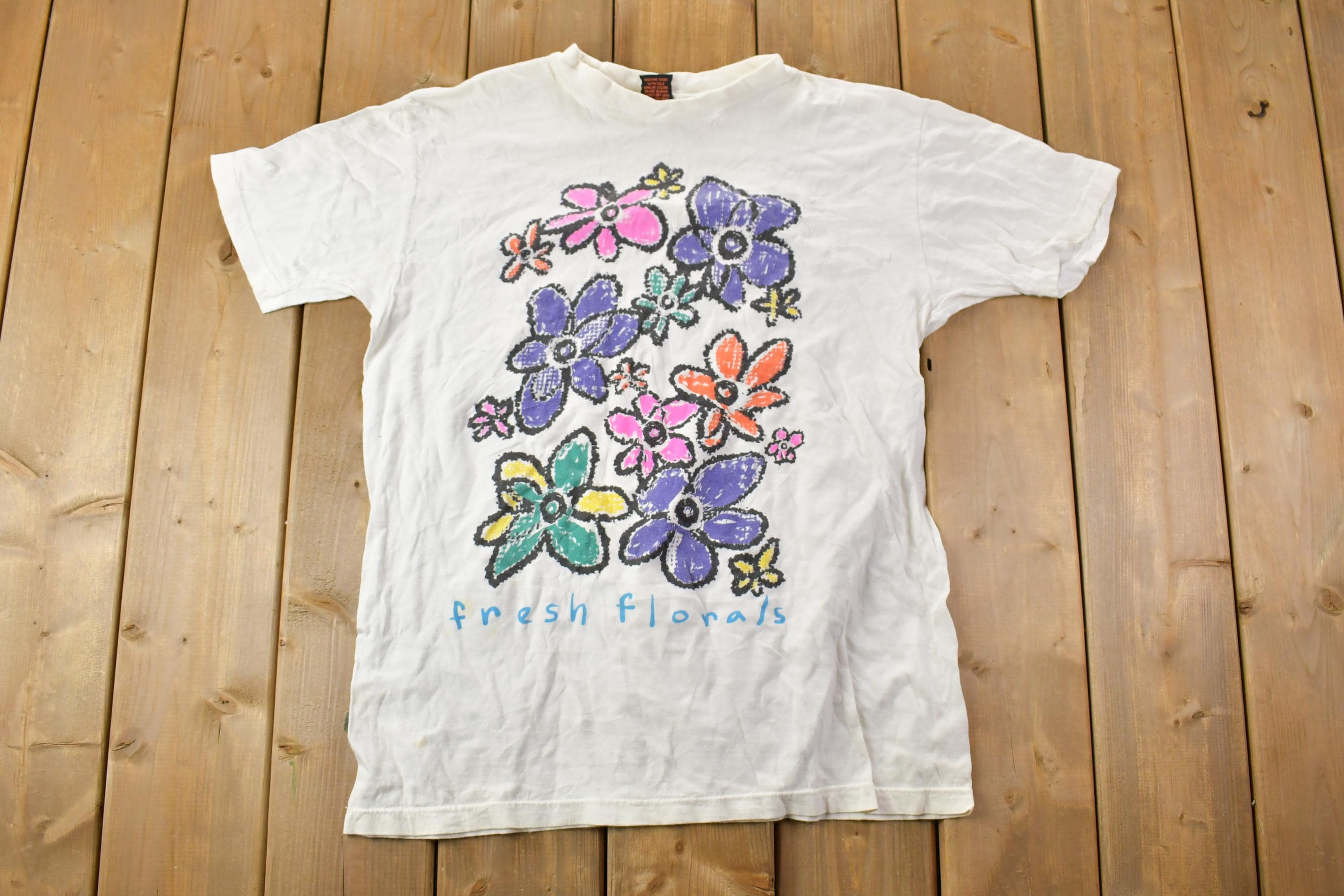 Vintage 1990s Fresh Floral Graphic T-Shirt