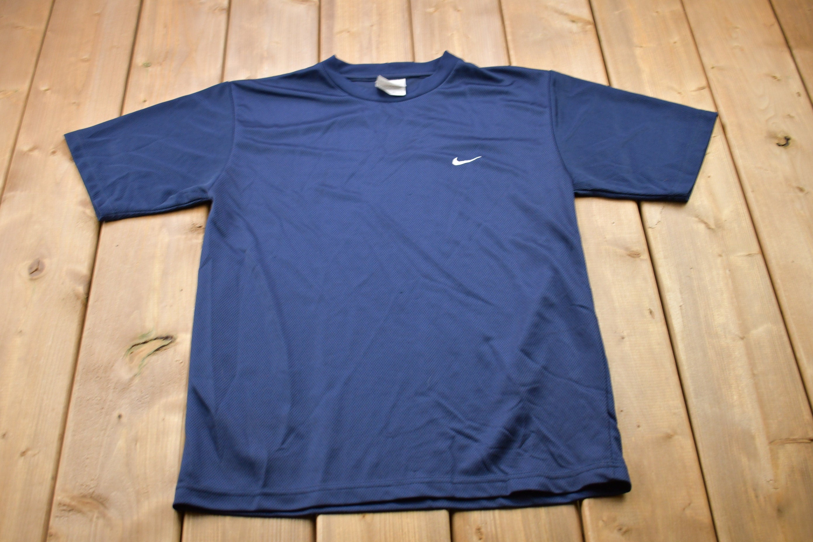 Vintage 1990s Nike Embroidered Swoosh Graphic T-Shirt