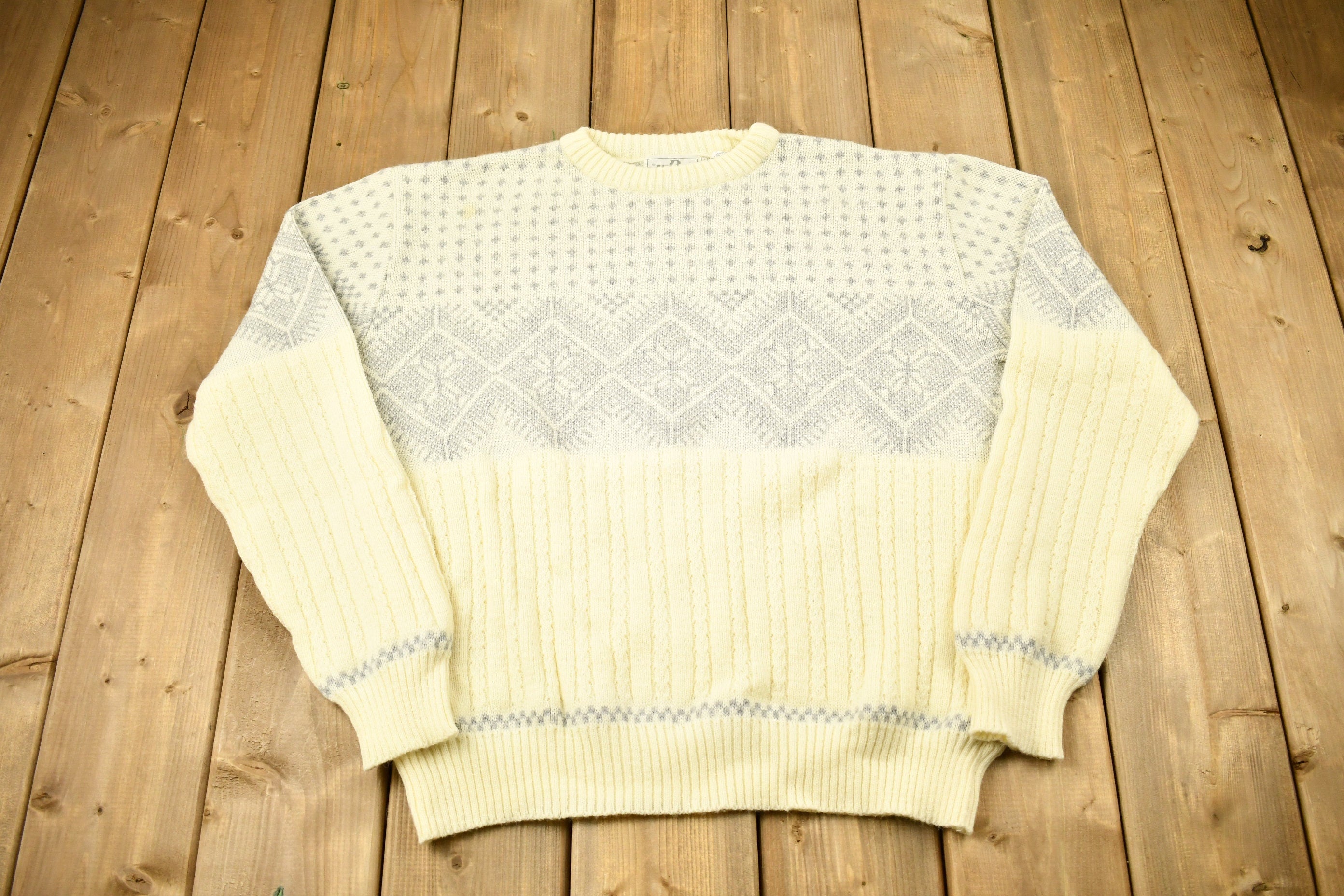 Vintage 1990s Winter Theme Knitted Crewneck Sweater
