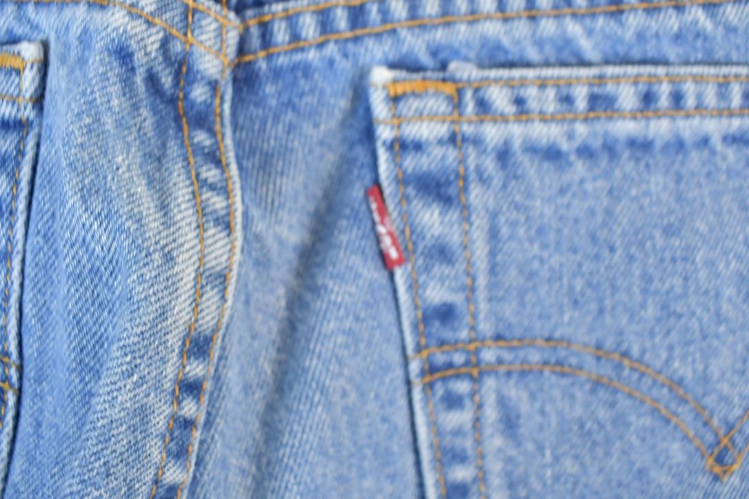 Vintage 1990s Levi Strauss 550 Red Tab Denim Jeans Size 32 x 32