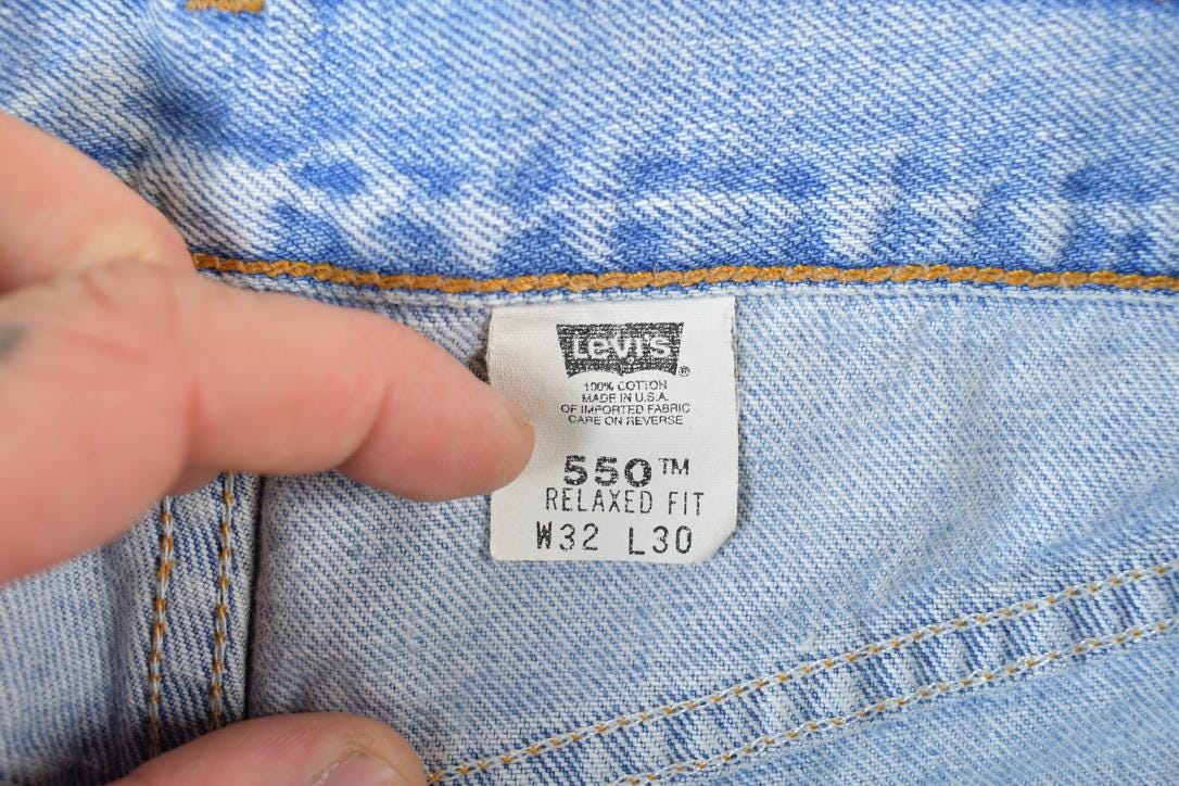 Vintage 1990s Levi Strauss 550 Red Tab Denim Jeans Size 32 x 30