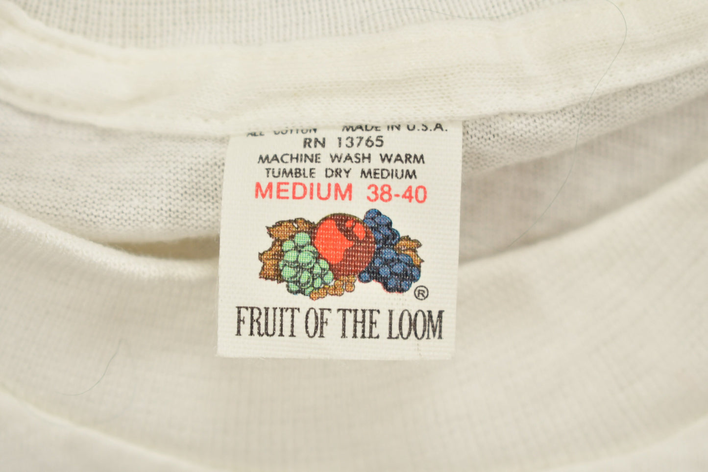 Vintage 1980s Blank White T Shirt / Made in USA / Vintage T Shirt / Streetwear / Single Stitch / Fruit Of The Loom