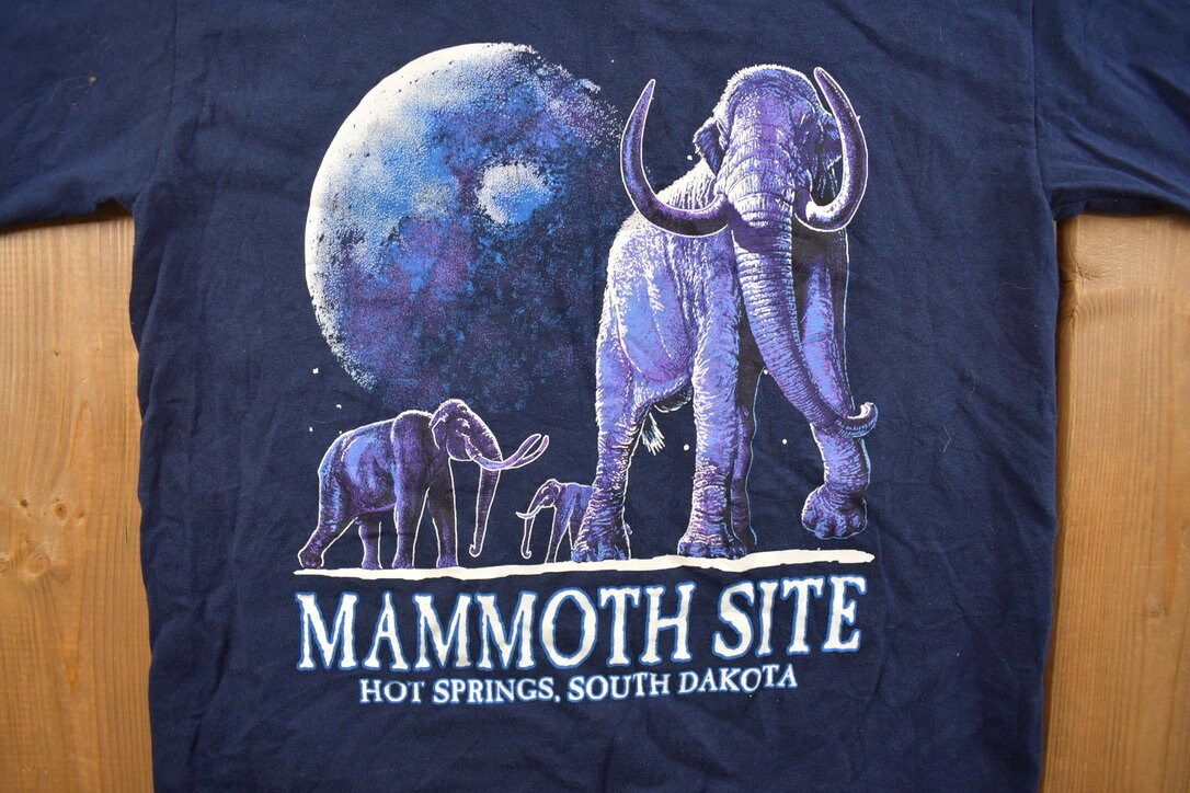 Vintage 1990s South Dakota Mammoth Site T-Shirt