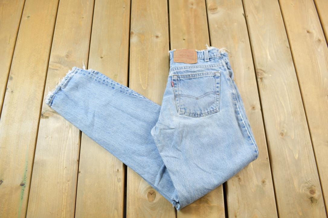 Vintage 1990s Levi's 550 Red Tab Jeans Size 29x 32