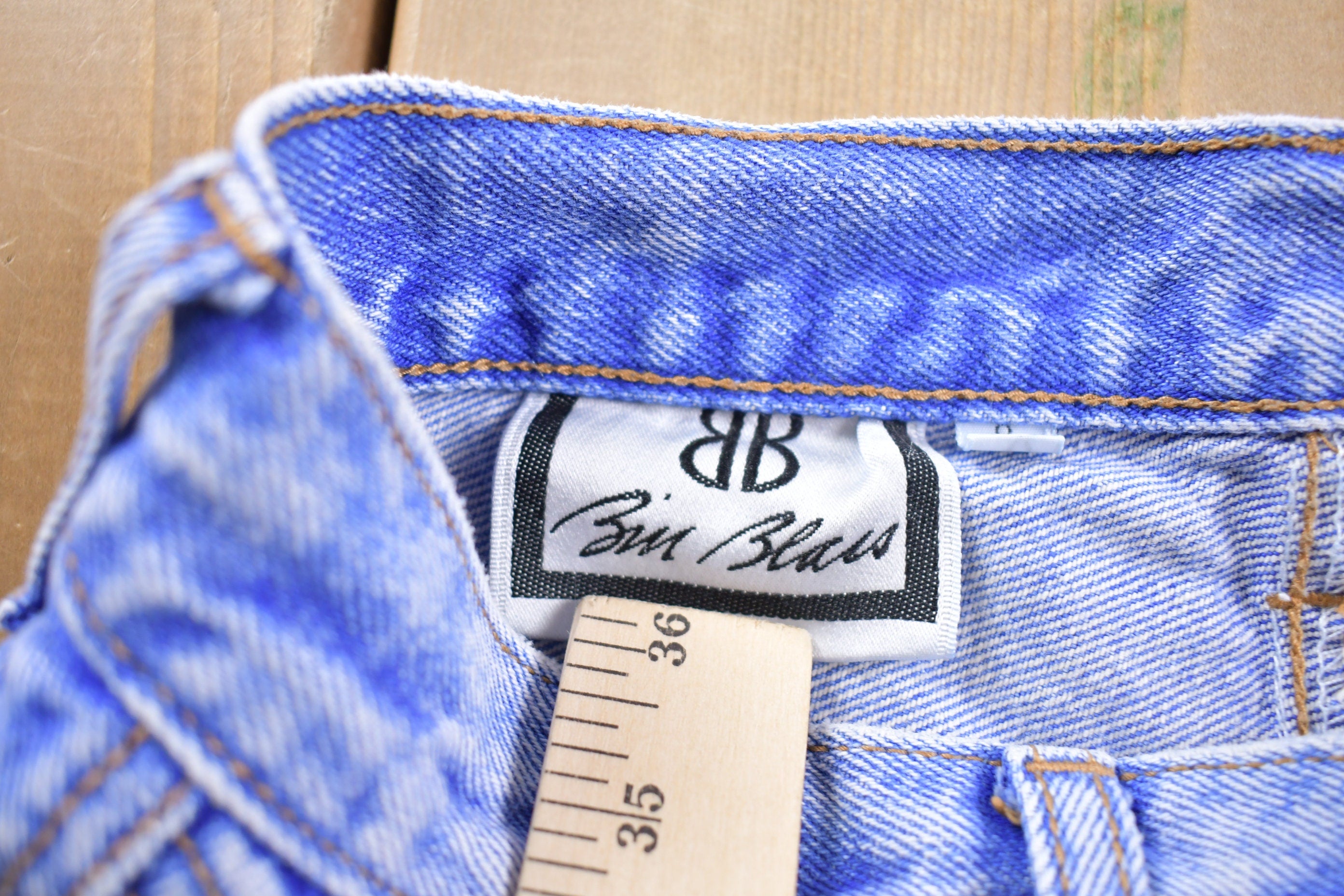 Vintage 1990s Bill Blass Jean Shorts Size 26 x 5