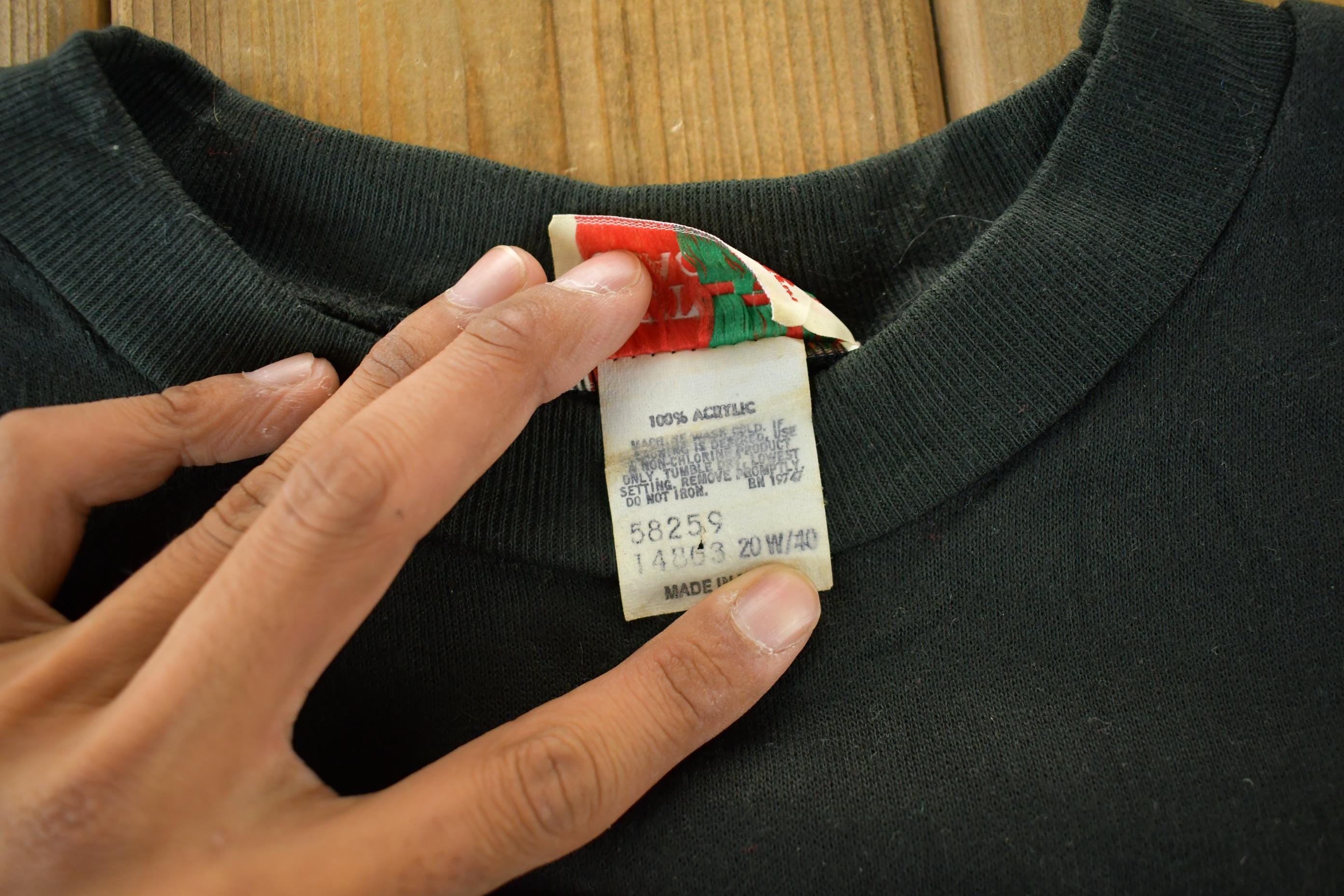Vintage 1990s Winter Scene Outdoor Graphic Crewneck Sweater