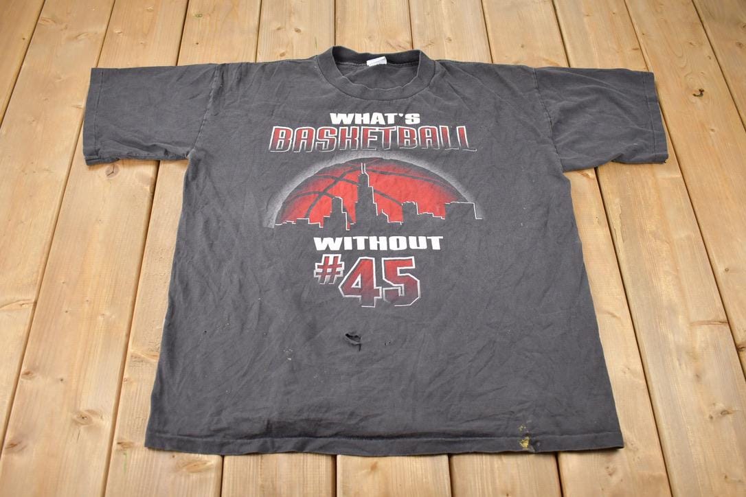 Vintage 1990s Chicago Micheal Jordan #45 Return Souvenir T-Shirt Made In USA