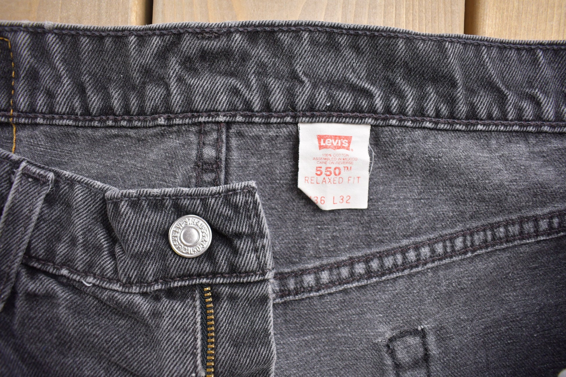 Vintage 1980s Levi's 550 Red Tab Black Denim Jeans Size 33 x 31