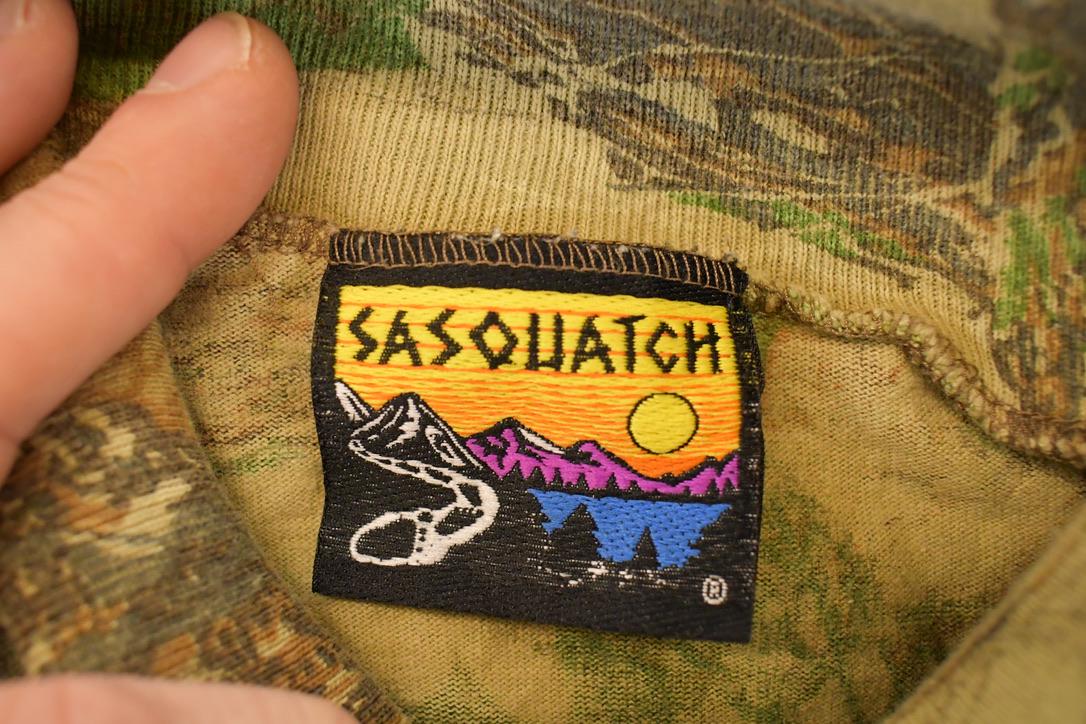 Vintage 1990s Sasquatch Realtree Camo Turtleneck Crewneck Sweatshirt Men's L