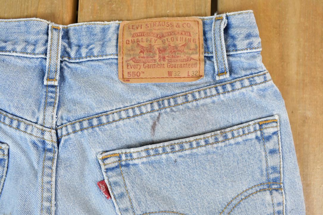 Vintage 1990s Levi Strauss 550 Red Tab Denim Jeans Size 32 x 32 relaxed Fit