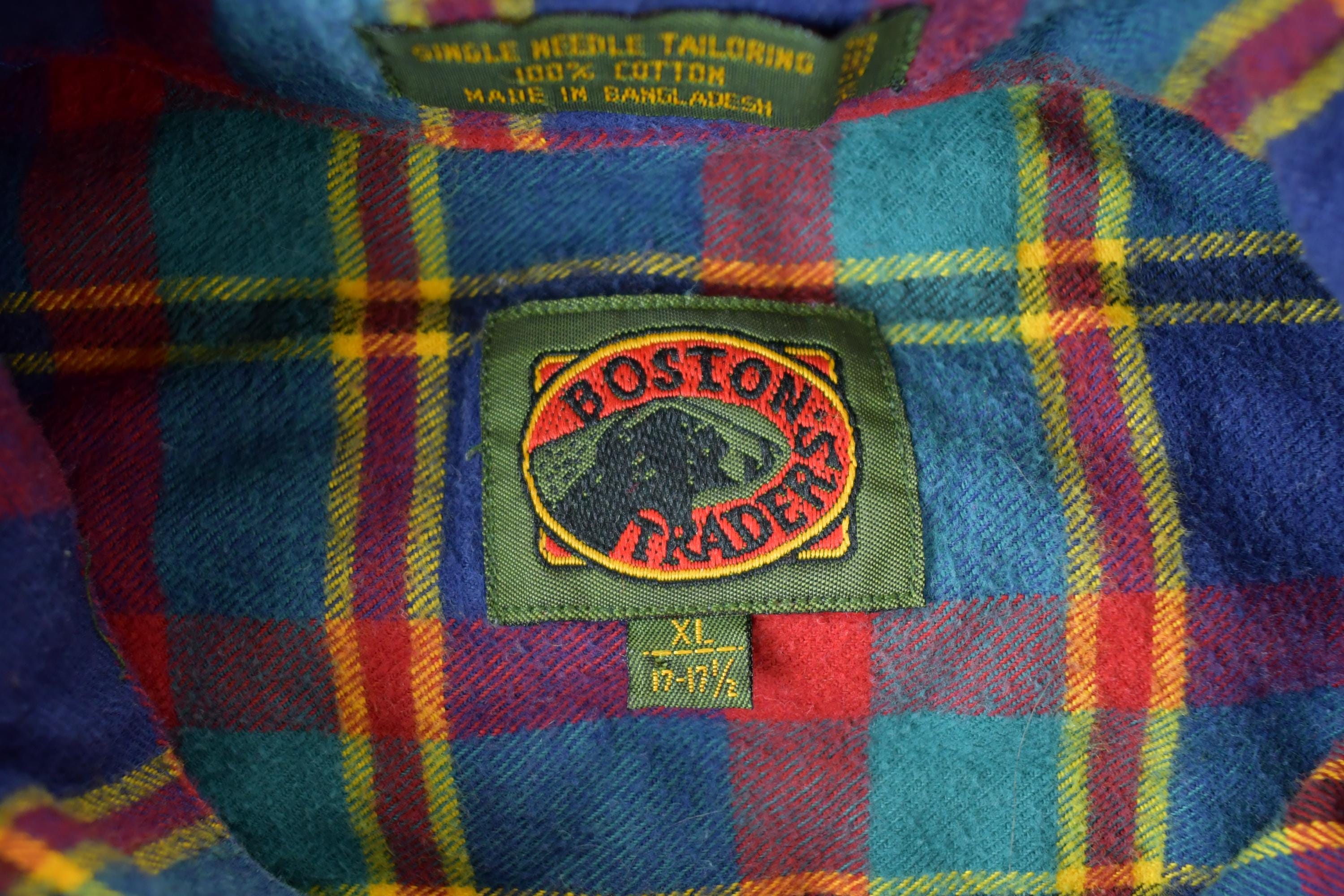 Vintage 1990s Boston Traders Plaid Flannel Button Up Shirt /