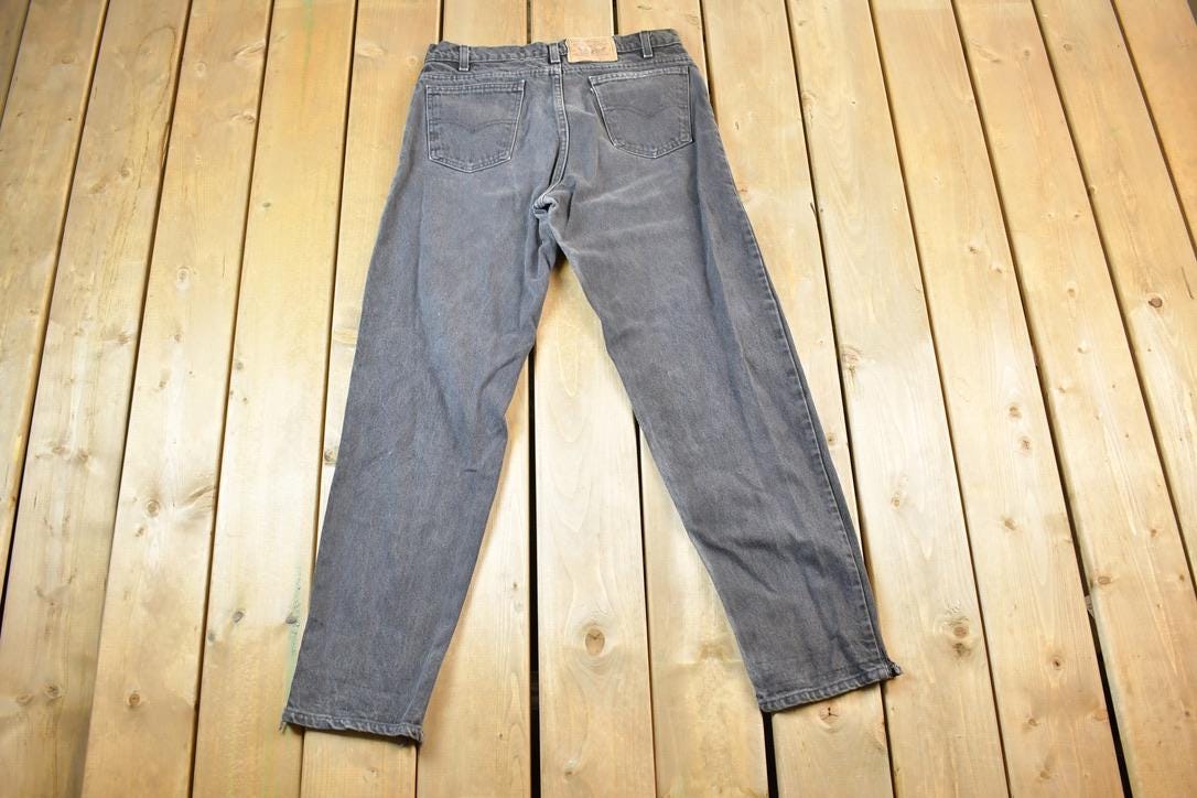 Vintage 1990s Levi Strauss Black Tab 550 Denim Jeans Size 33 x 32