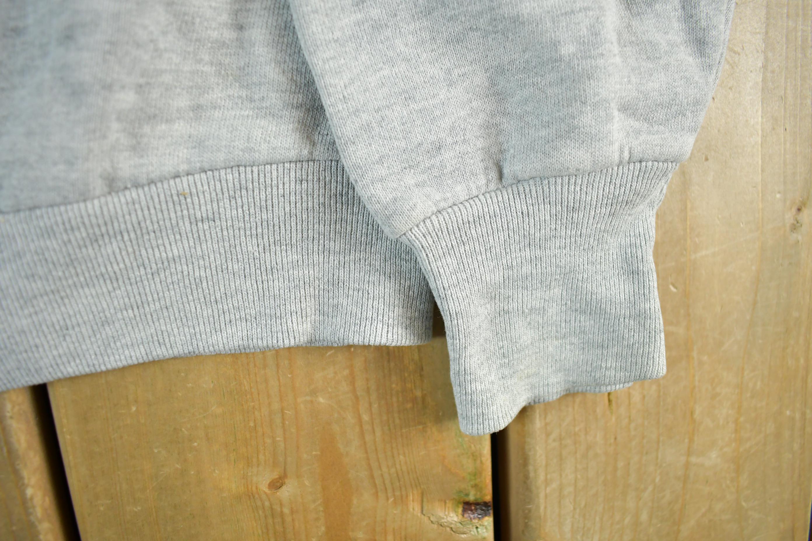 Vintage 1990s Winnie The Pooh Disney Winter Crewneck Youth M-L