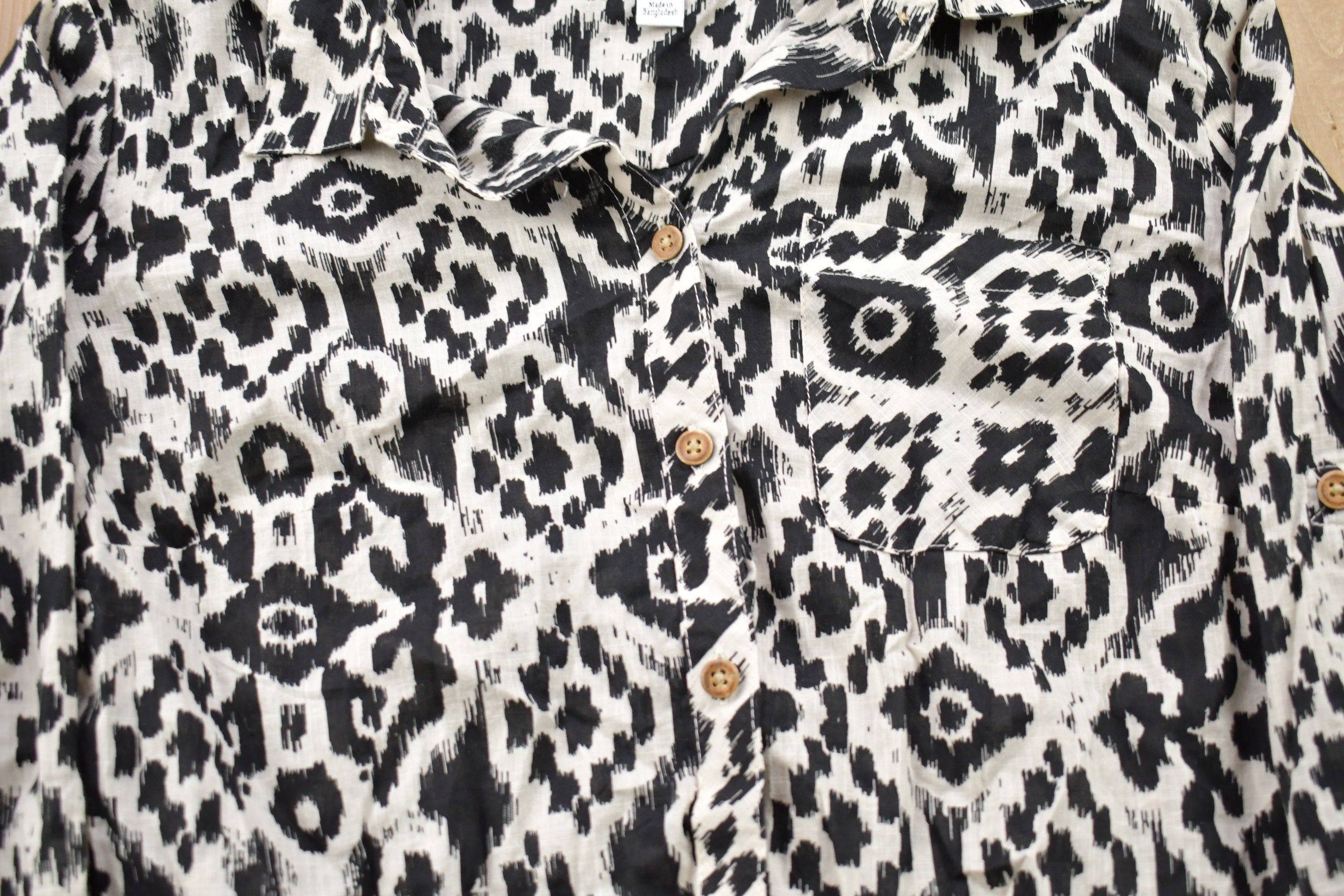 Vintage 1990s Croft & Barrow Aztec All Over Print T-Shirt / Graphic / 80s / 90s / Streetwear / Retro Style / Zebra Print Shirt