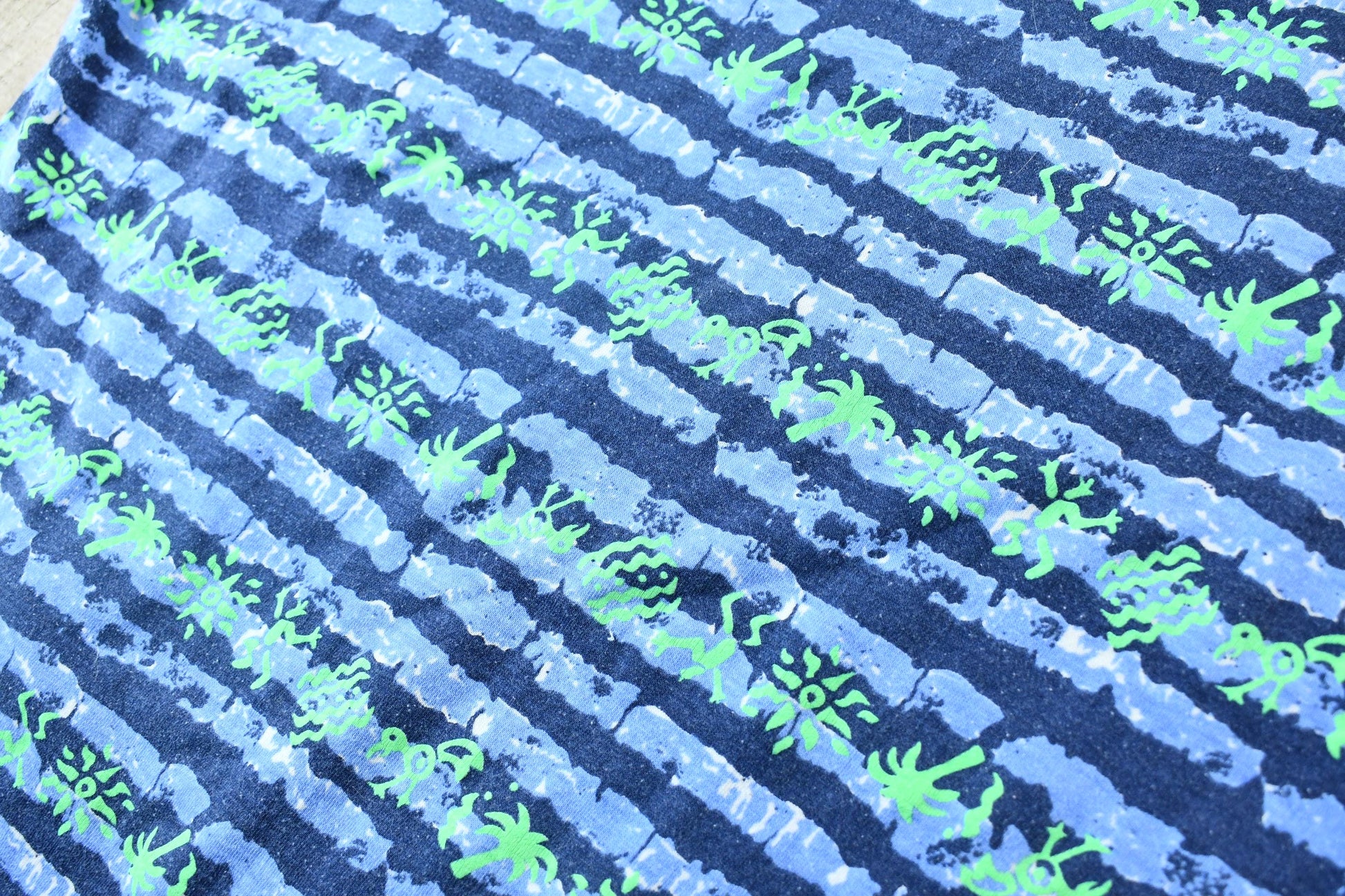 Vintage 1990s Lightning Bolt Blue and Teal Abstract Pattern All-Over-Print Striped Graphic T-Shirt / Vacation Tee / Tropical Tee