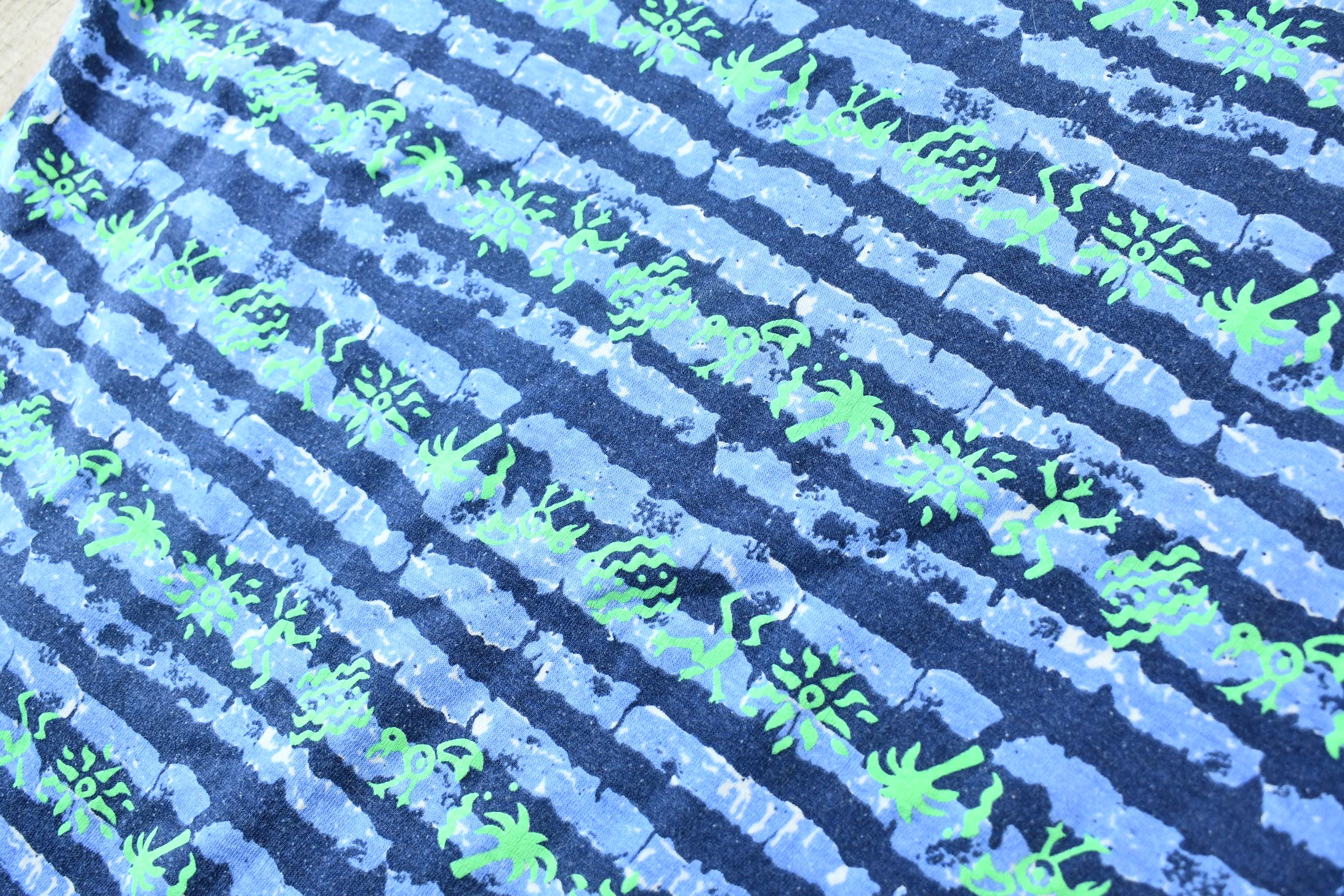 Vintage 1990s Lightning Bolt Blue and Teal Abstract Pattern All-Over-Print Striped Graphic T-Shirt