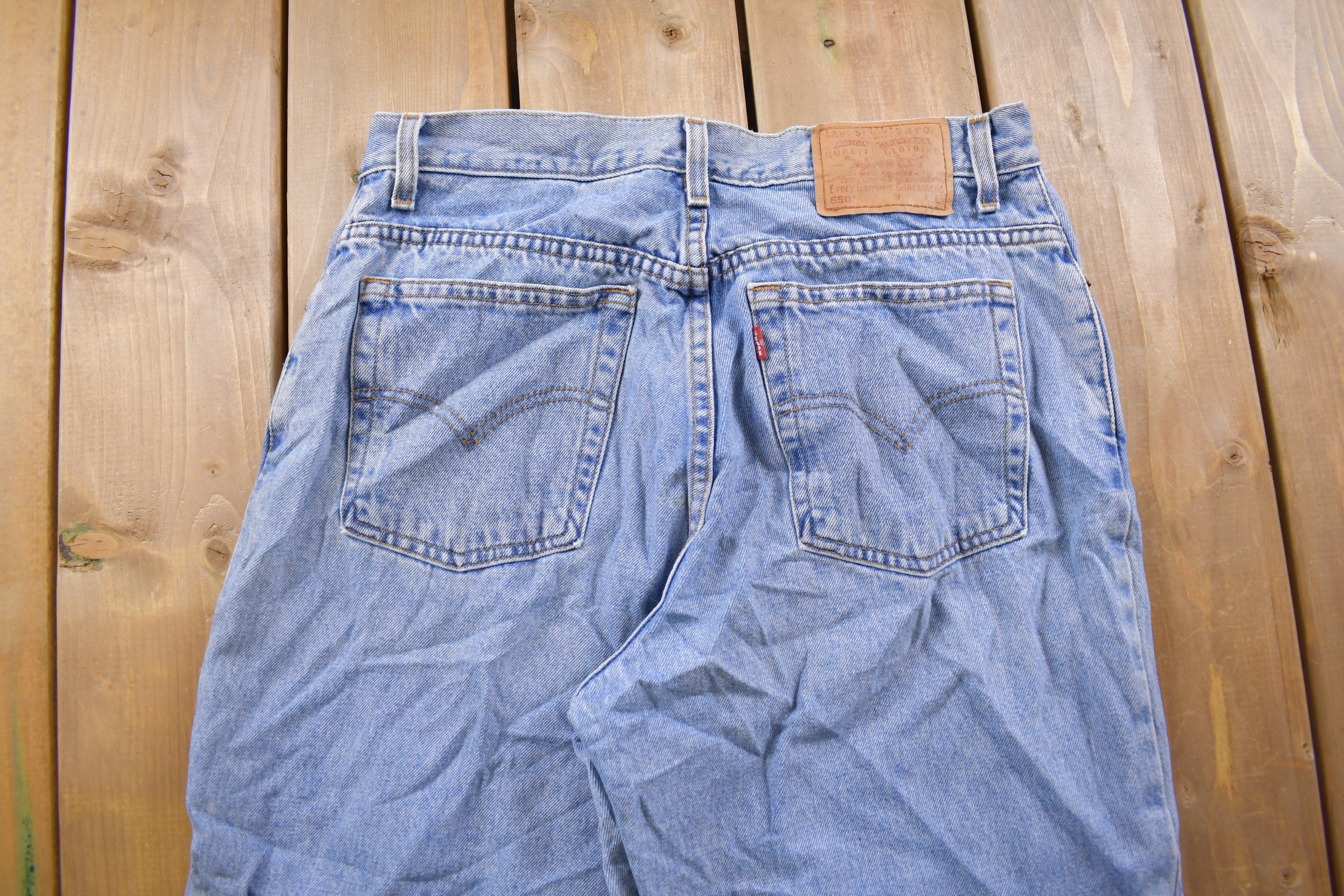 Vintage 1990s Levi's 550 Red Tab Jeans Size 30 x 32