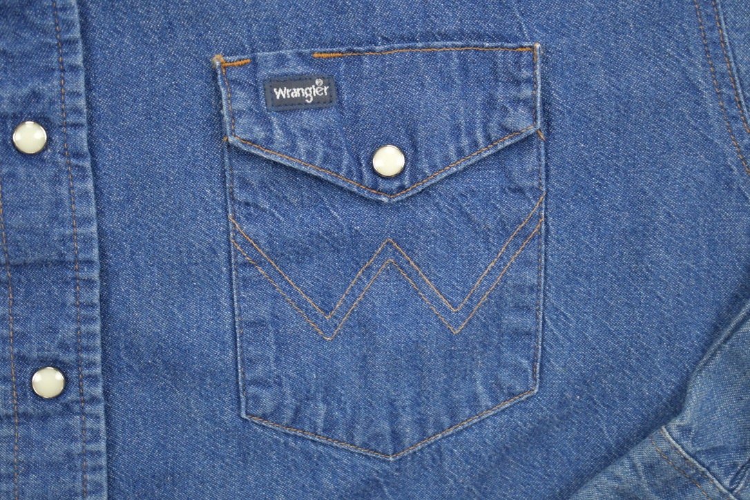 Vintage 1990s Wrangler Western Style Denim Snap Button Shirt