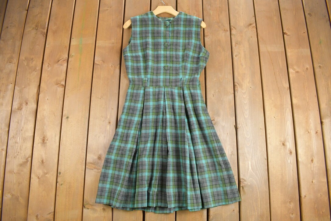 Vintage 1960s Green Plaid Sleeveless Mod Mini Dress / True Vintage / Retro Style / Pleated Skirt / Vest