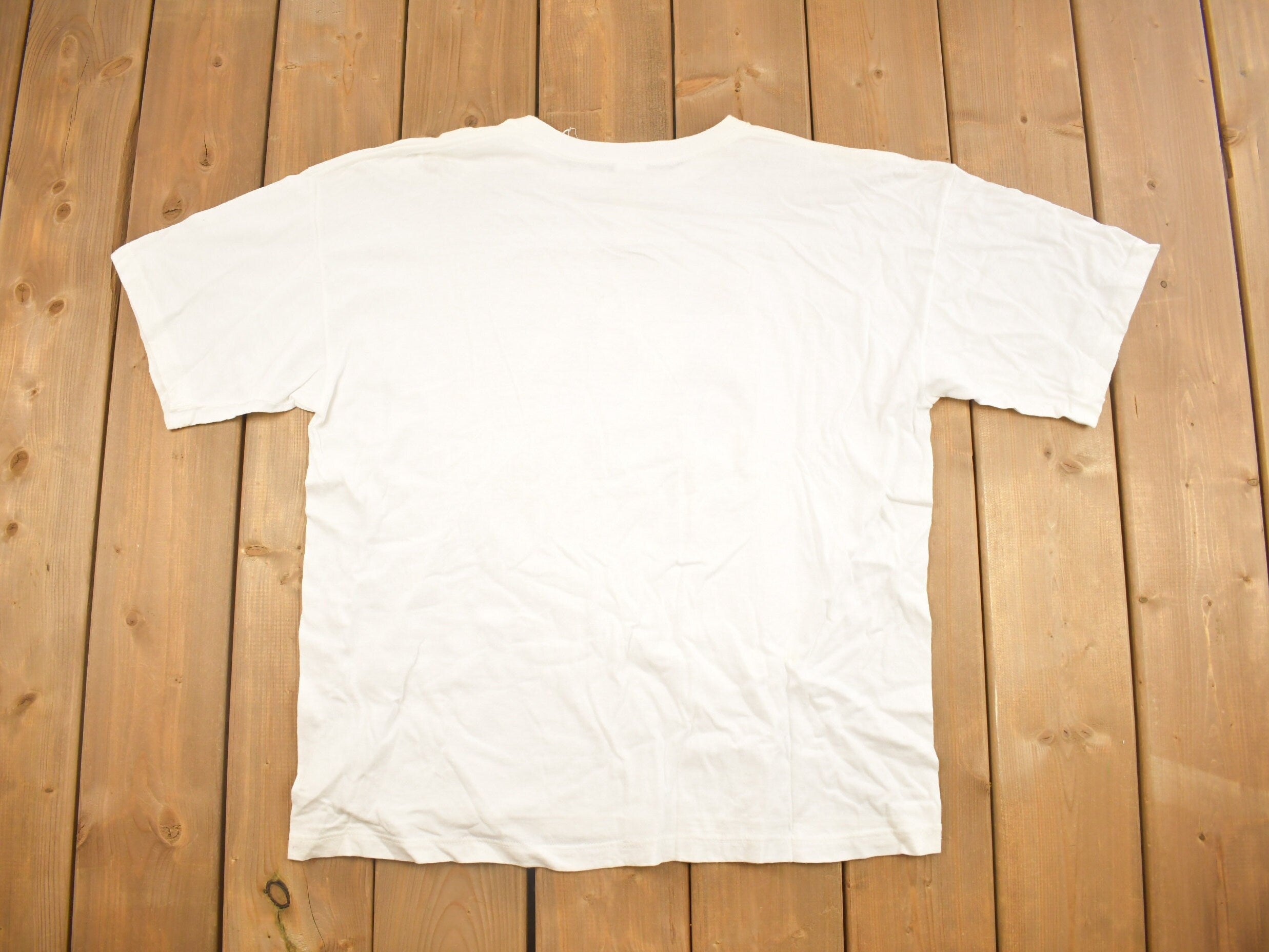 Vintage 1990s Cute Autumn Themed Graphic T Shirt