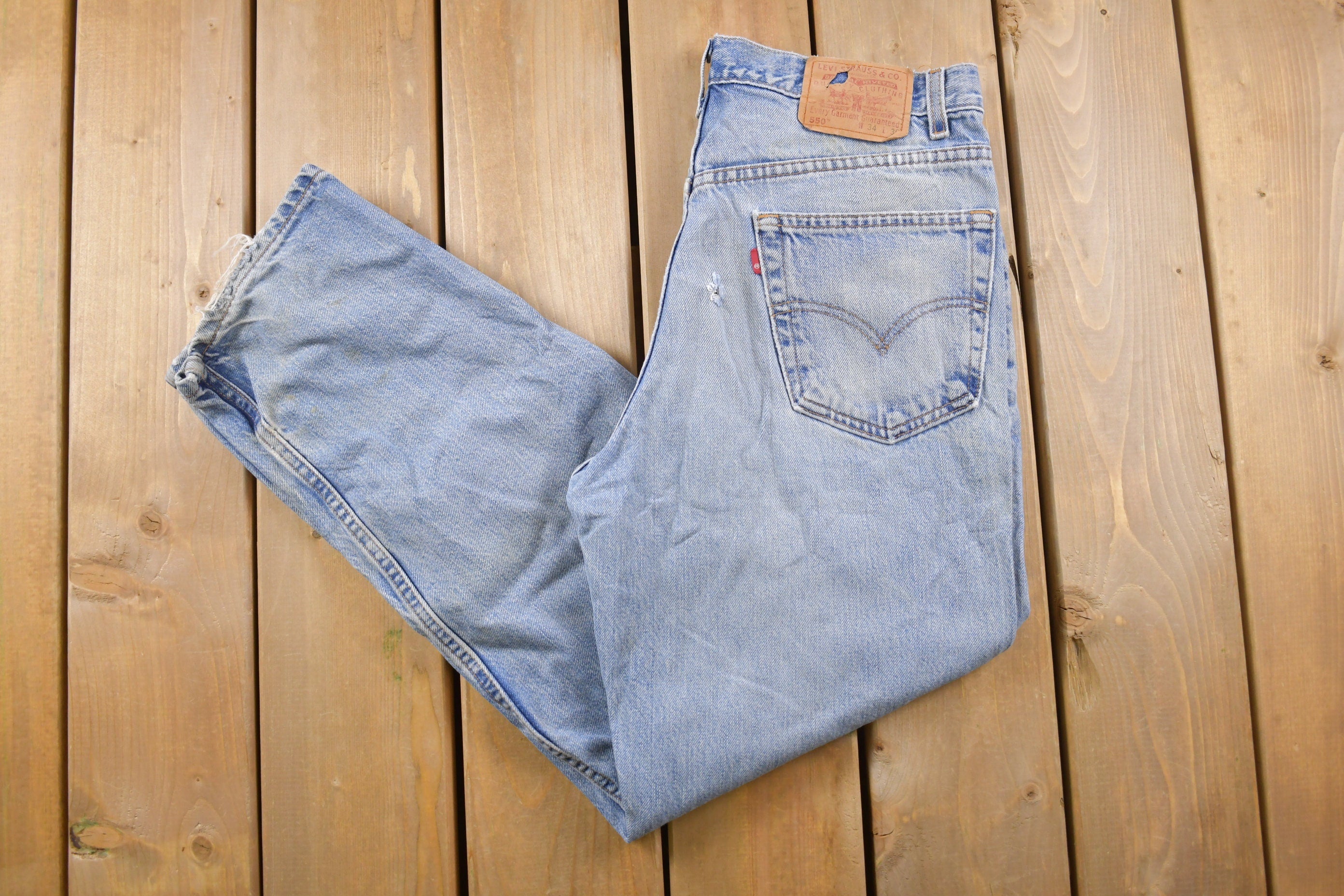 Vintage 1990s Levi's 550 Red Blank Tab Denim Jeans Size 32 x 29