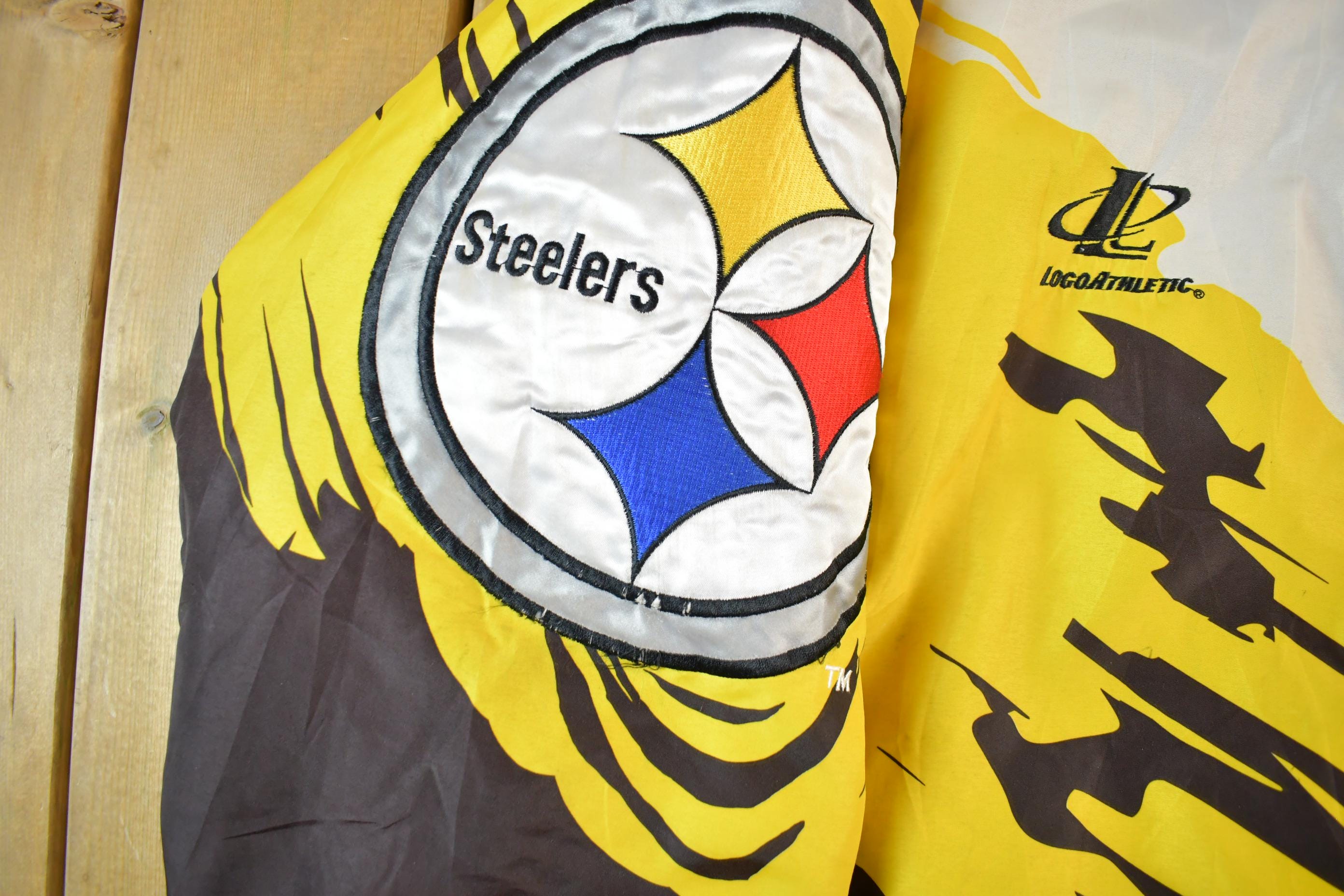Vintage 1990s Pittsburgh Steelers NFL Pro Line Logo Athletic Paint Splash Puffer Jacket