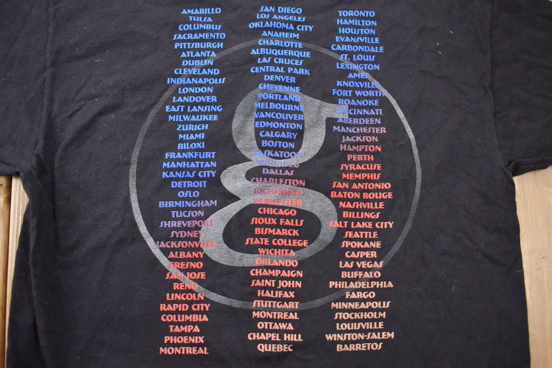 Vintage 1998 Garth Brooks Tour Graphic Country Music T-Shirt
