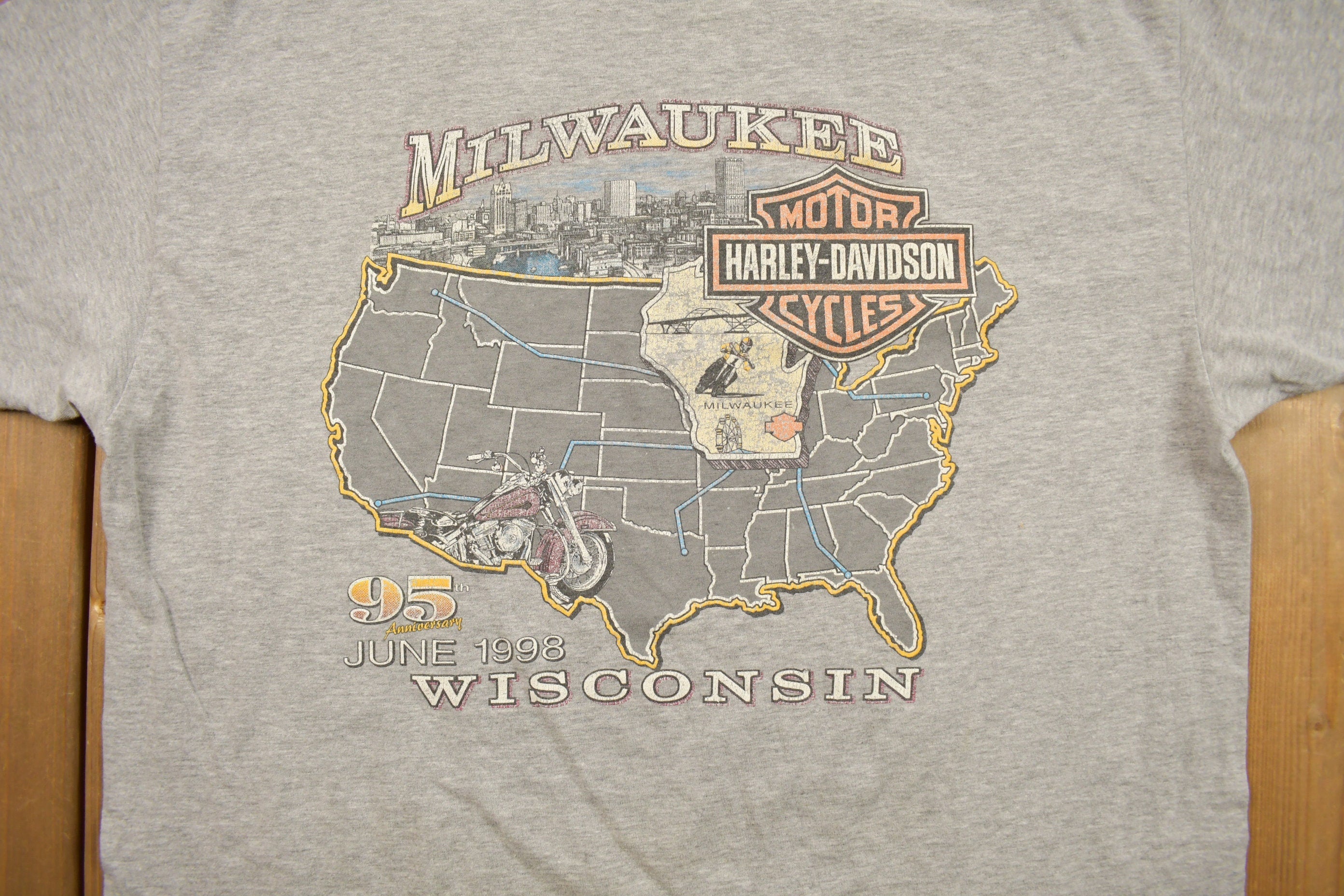 Vintage 1998 Milwaukee Harley Davidson T-Shirt