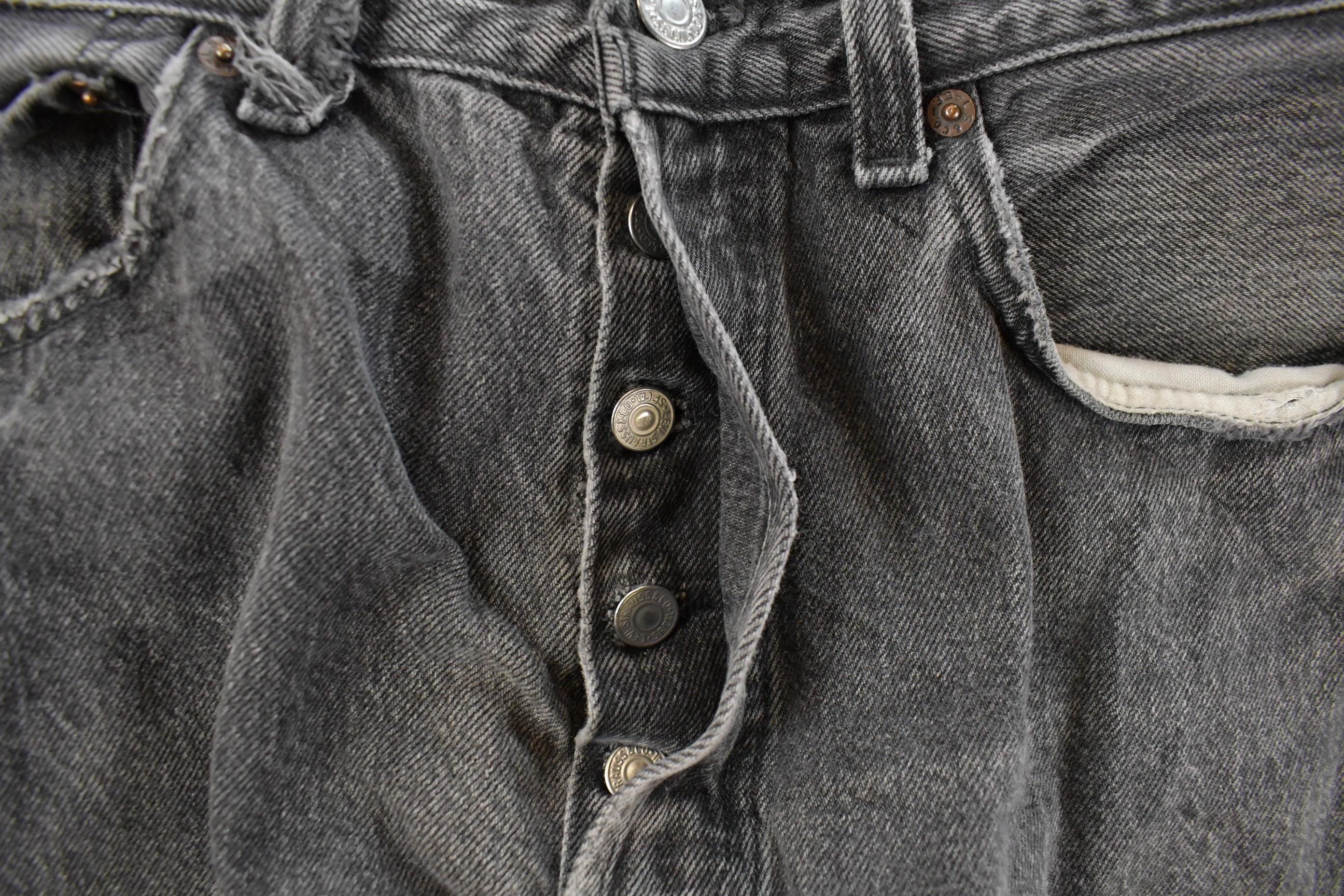 Vintage 1990s Levi's Distressed 501 Original Fit Denim Jeans Men's 32 x 28