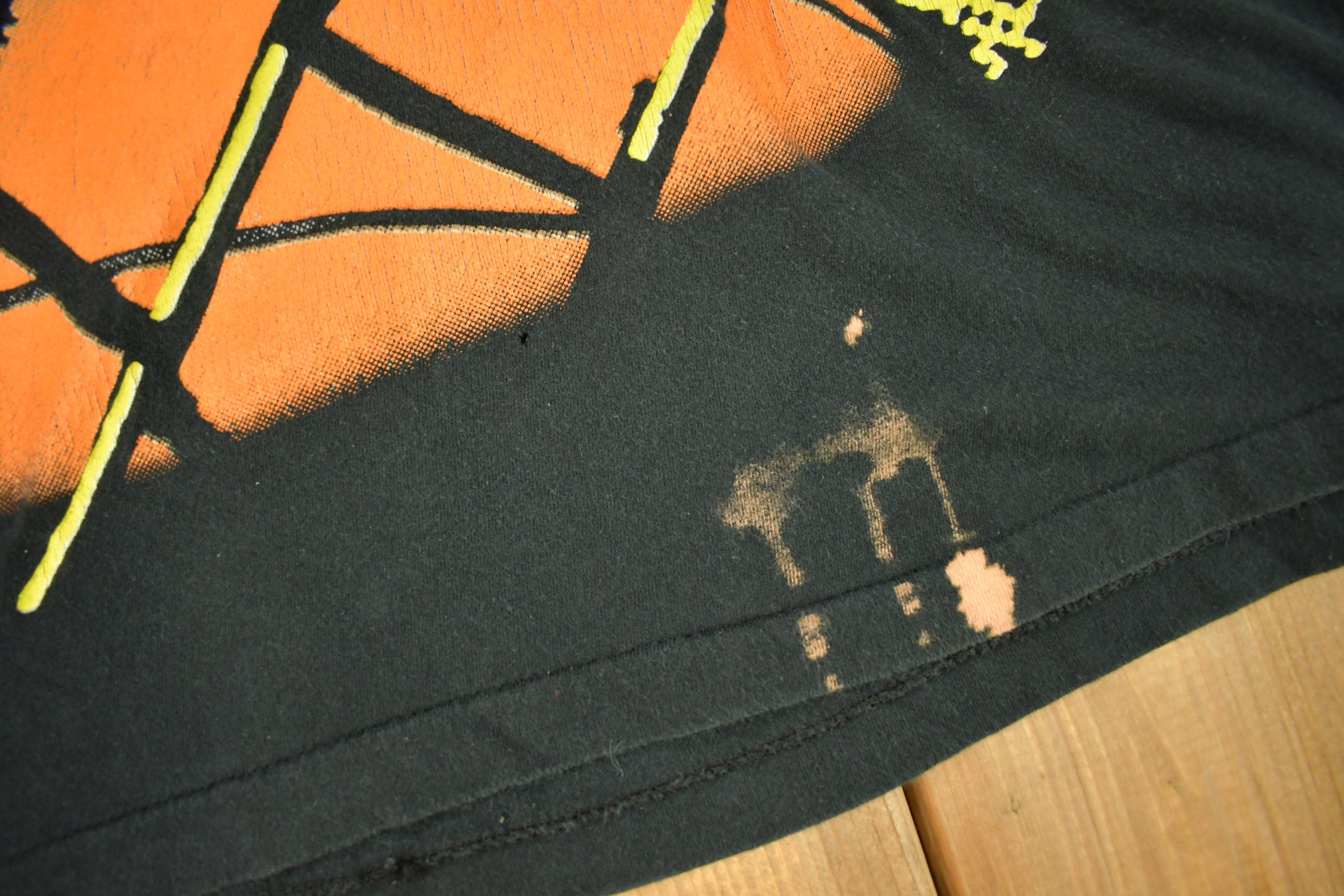 Vintage 1995 Taz Basketball Theme All Over Print Looney Tunes T-Shirt