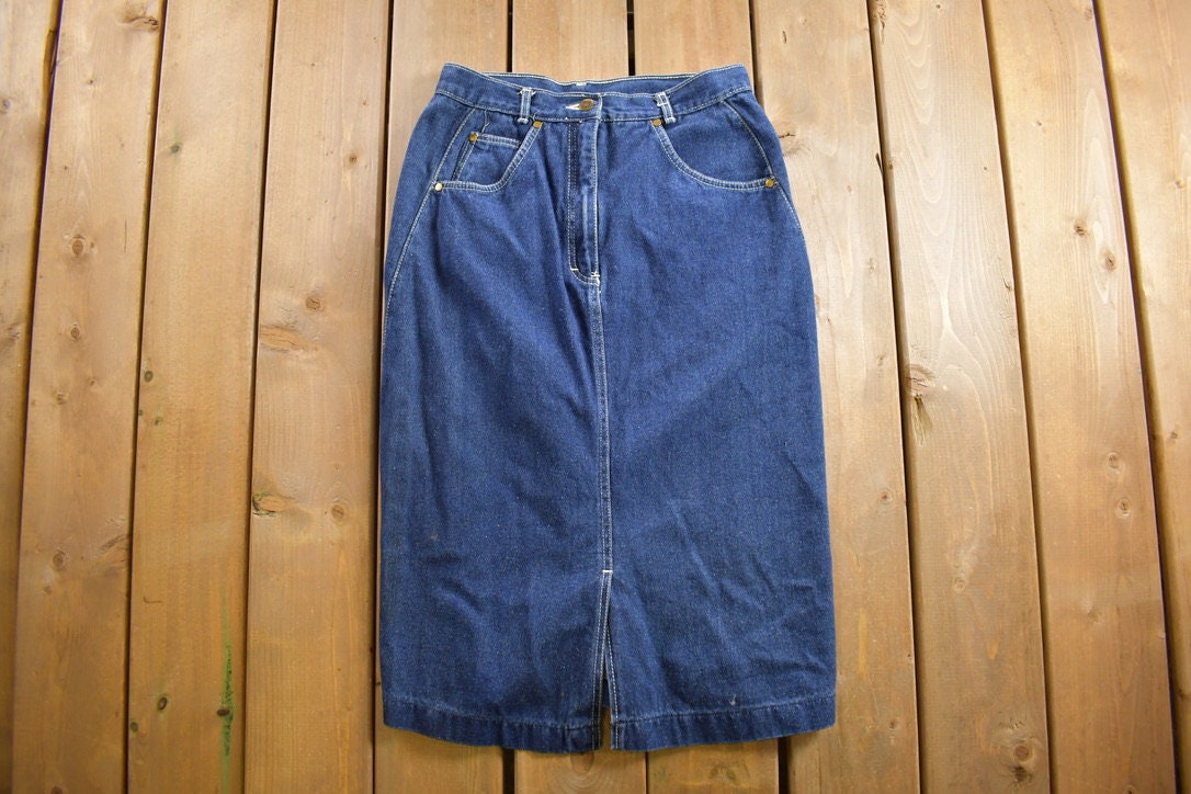 True Vintage 1980s Skiva Denim Skirt Size 30 x 30.5