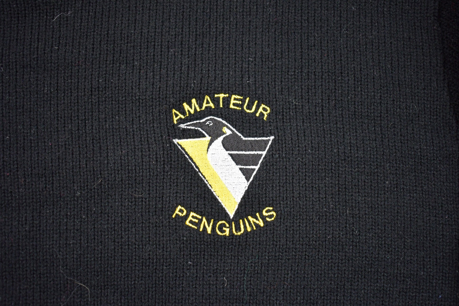 Vintage 1990s Amateur Penguins Embroidered Logo Knitted Sweater /