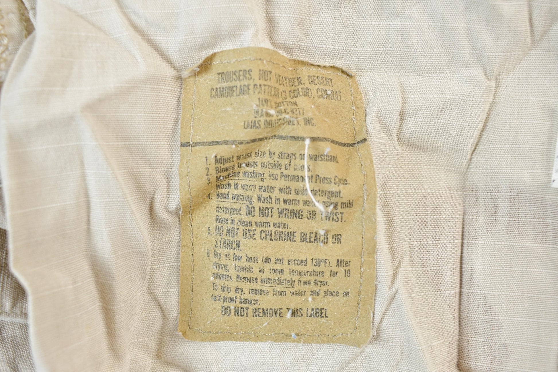 Vintage 1990s Desert Camouflage Cargo Pants Size 38x29 / Army Streetwear / Army Pants / Military Pant's / Vintage Cargos / Made In